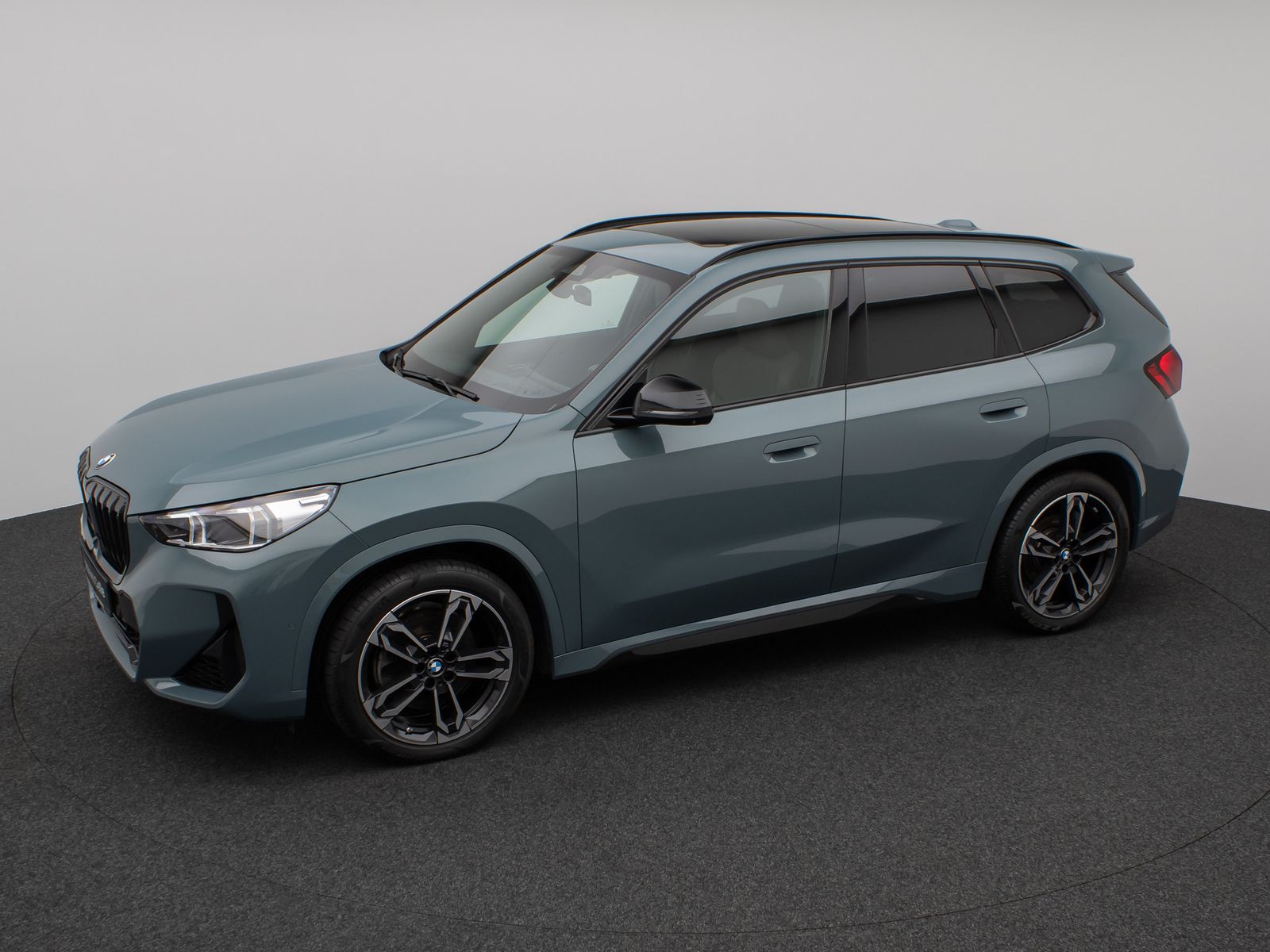 Fahrzeugabbildung BMW X1 xD23i M Sport Panorama 360°HUD DAB AHK Komfor