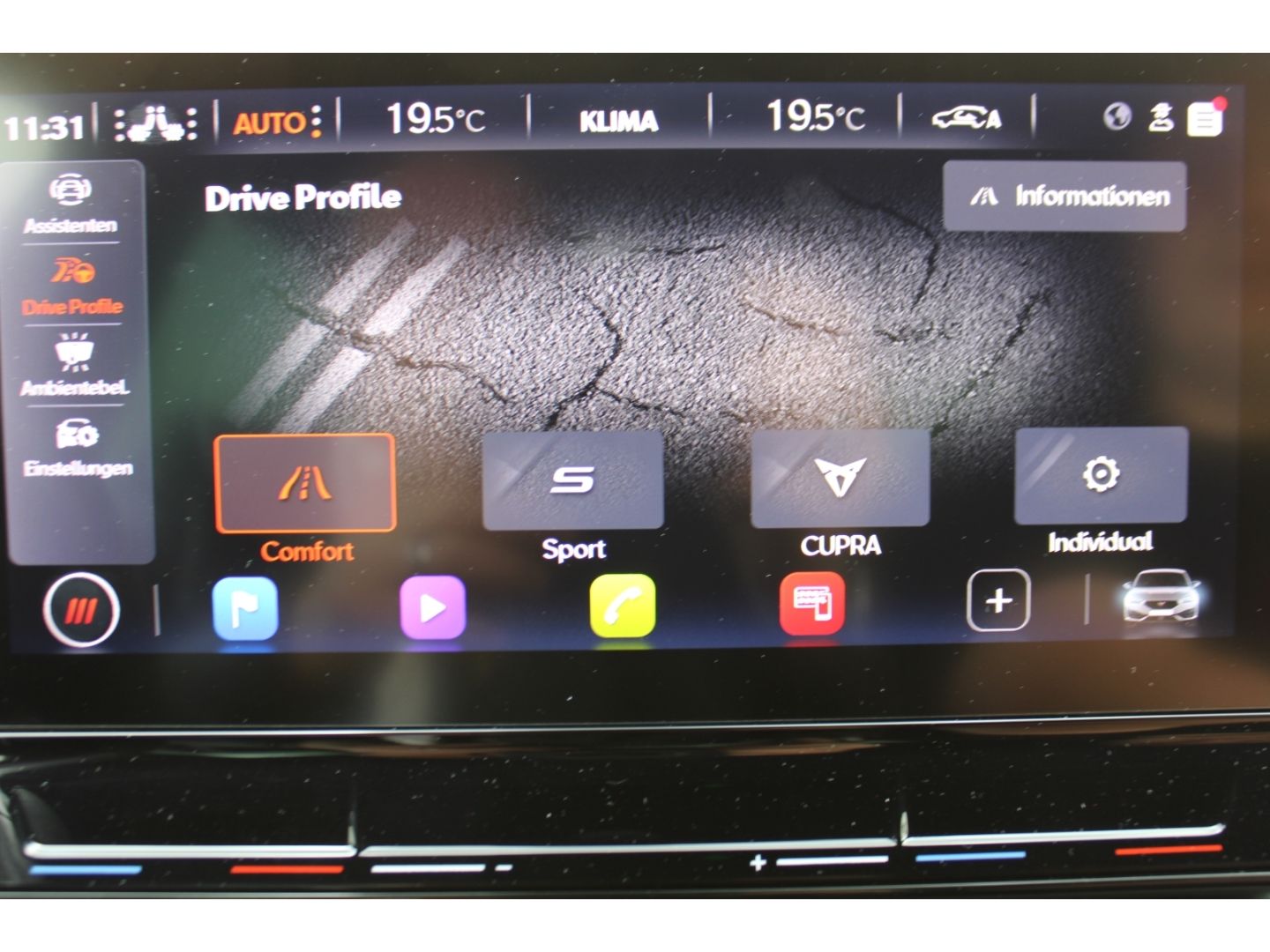 Fahrzeugabbildung CUPRA Leon 2.0 TSI VZ DSG ACC LED Navi PDC RFK SHZg DA