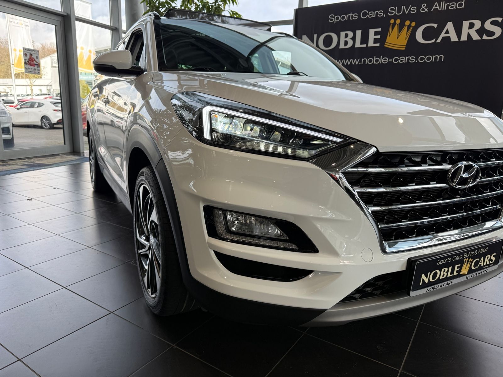 Fahrzeugabbildung Hyundai TUCSON Premium 4WD PANO AHK LED