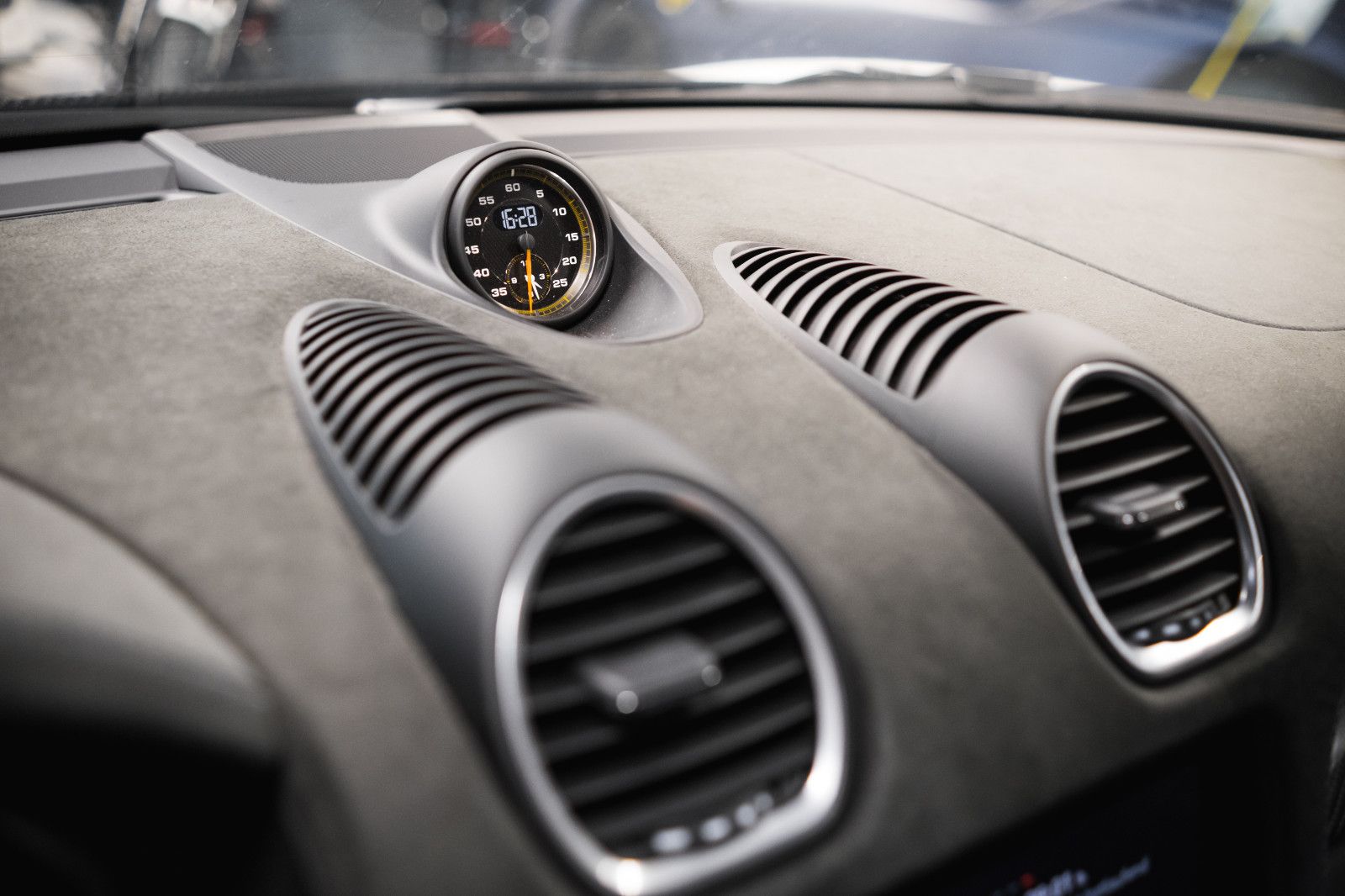 Fahrzeugabbildung Porsche 718 GT4 RS-Weissach-Clubsport-Lift-LED-Kam.-90 L