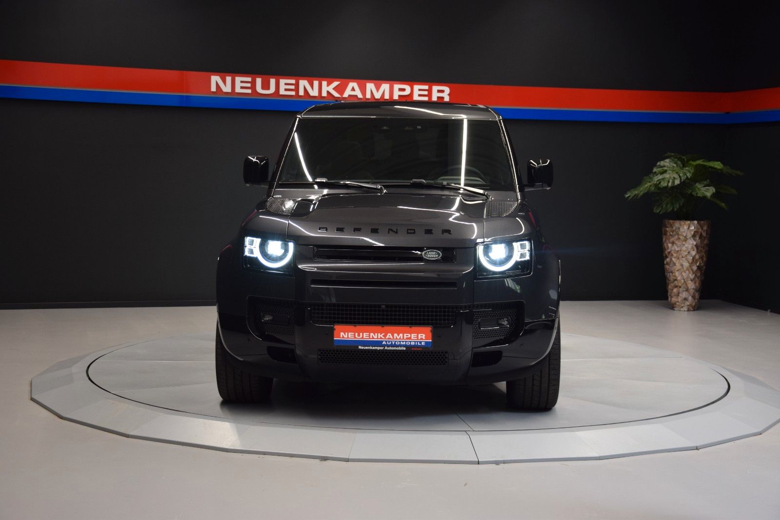 Fahrzeugabbildung Land Rover Defender 90 X-Dynamic HSE Black Pano HuD 360°