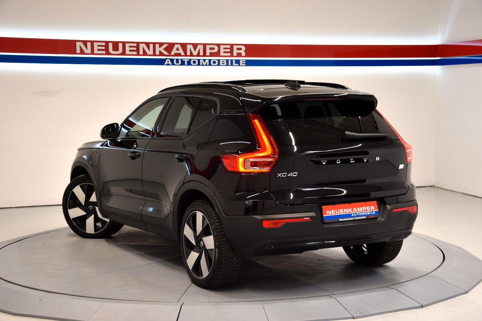 Fahrzeugabbildung Volvo XC40 Ultimate Dark Recharge Plug-In Hybr. Panor.