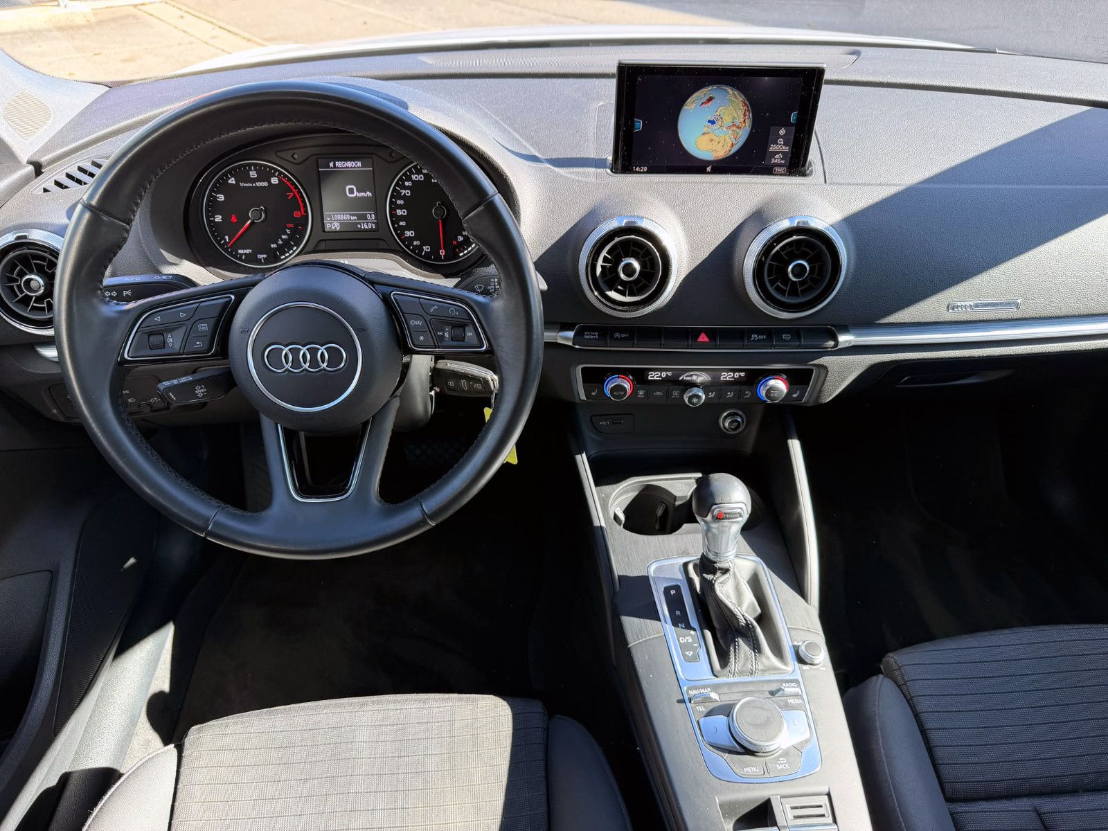 Fahrzeugabbildung Audi A3 Sportback 35TFSI S-Tronic NAV PDC TEMP SHZ