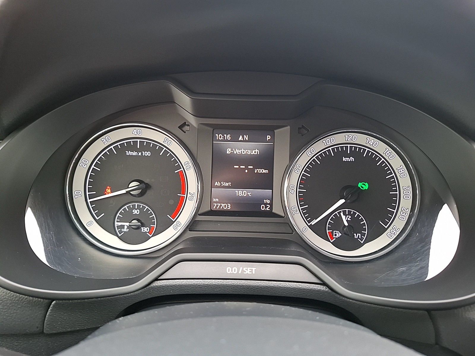 Fahrzeugabbildung SKODA Octavia Combi TSI L&K DSG LED Navi ACC PDC SHZ 1