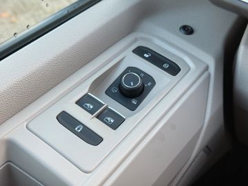 Volkswagen T7 Multivan 2.0 TDI Goal DSG Navi Kamera SHZ