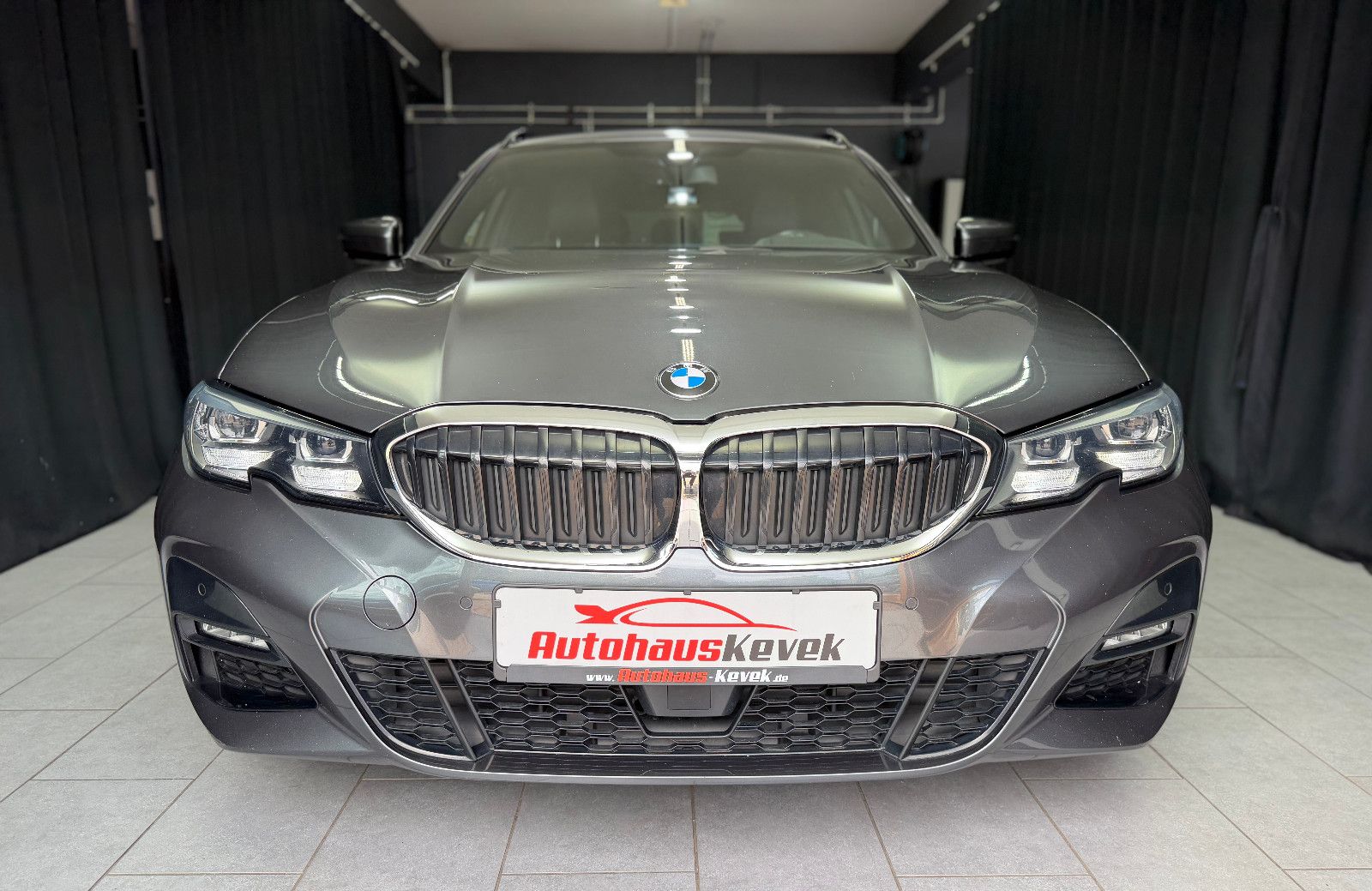 Fahrzeugabbildung BMW 320d Touring xDrive M Sport|HIFI|HuD|LEDER|KAMER