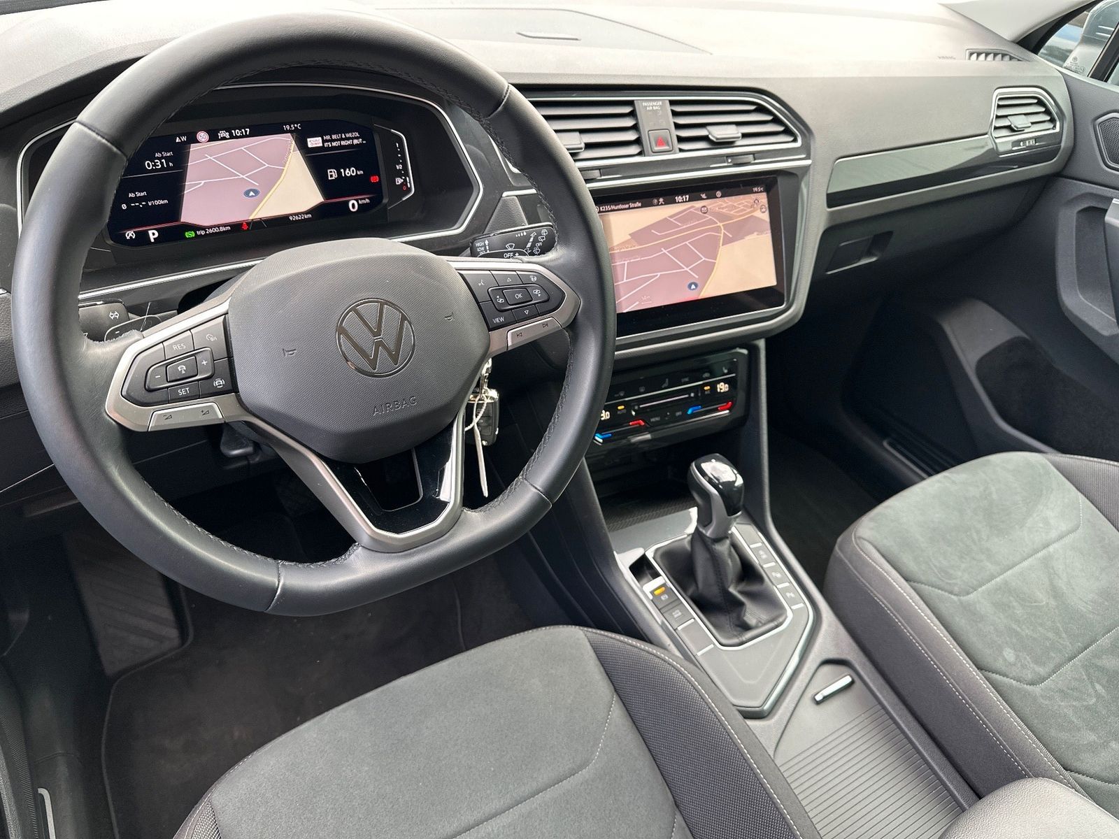 Fahrzeugabbildung Volkswagen Tiguan 2.0 TDI DSG Sport NAV+IQ-LIGHT+KAM+20ZO