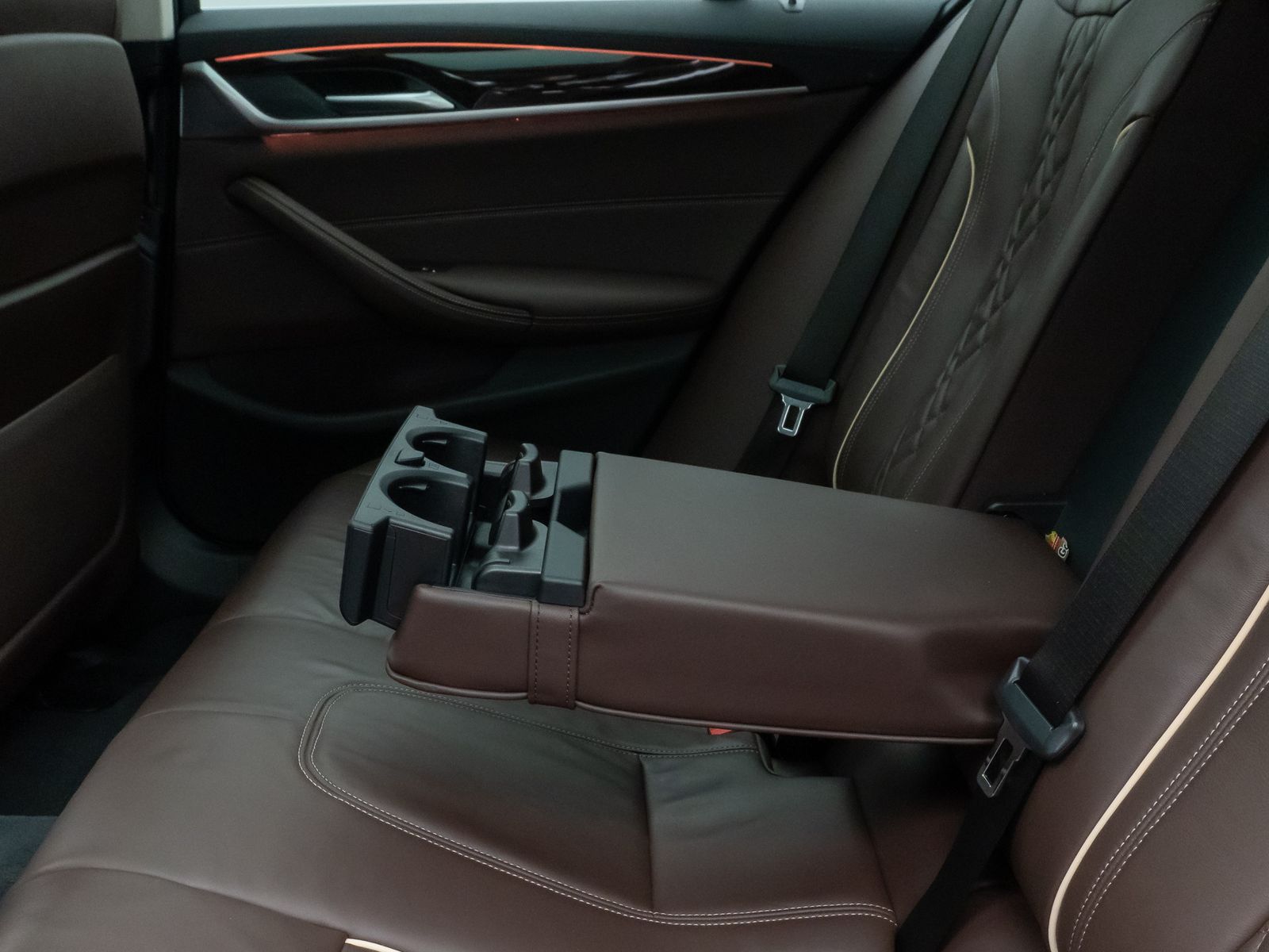 Fahrzeugabbildung BMW 530d xD Luxury Line Panorama HUD Individual 19Zl