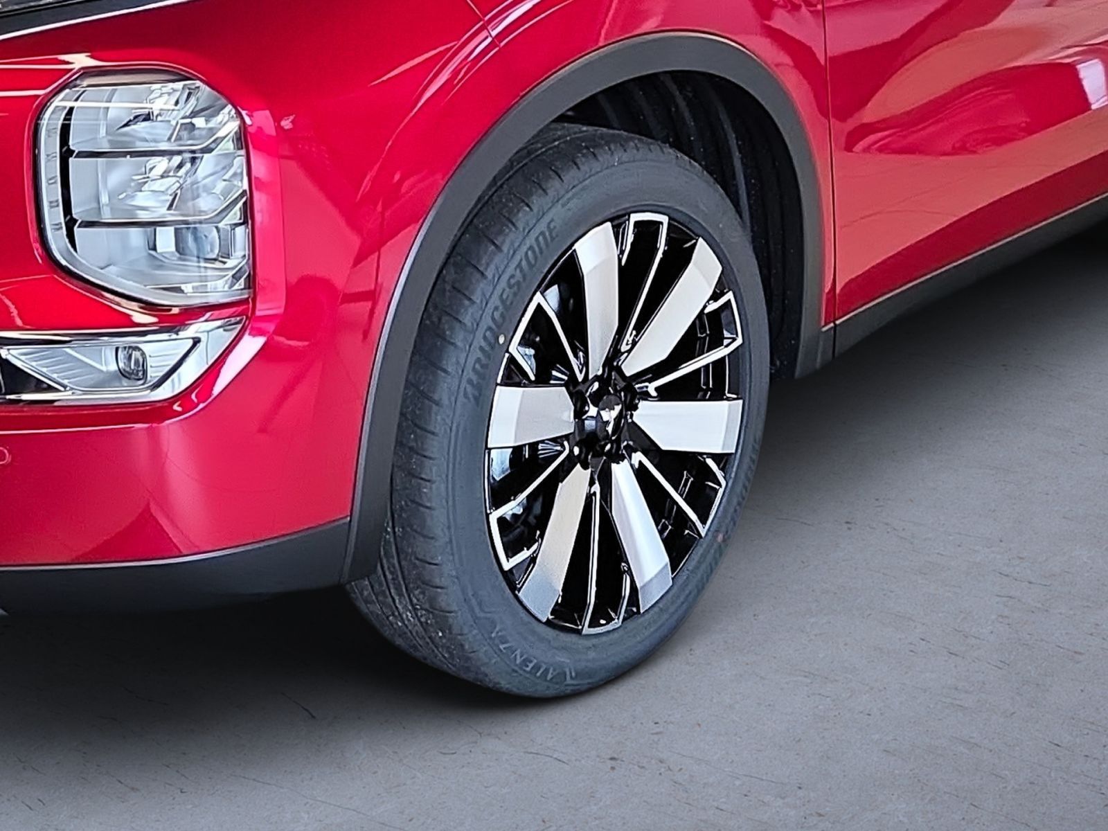 Fahrzeugabbildung Mitsubishi Outlander Plug-in Hybrid Intro Edition *AHK*NAVI