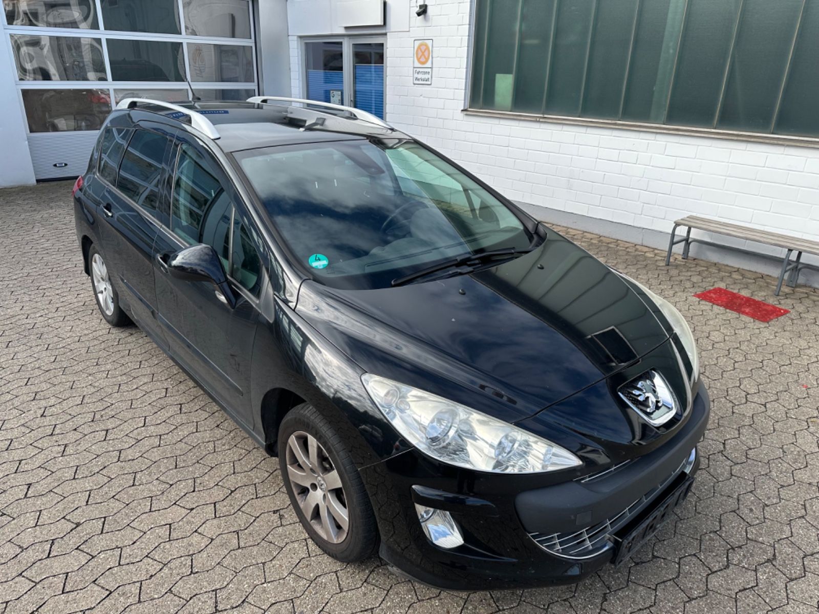 Fahrzeugabbildung Peugeot 308 SW Premium*PANO*Klima*Radio*Export*