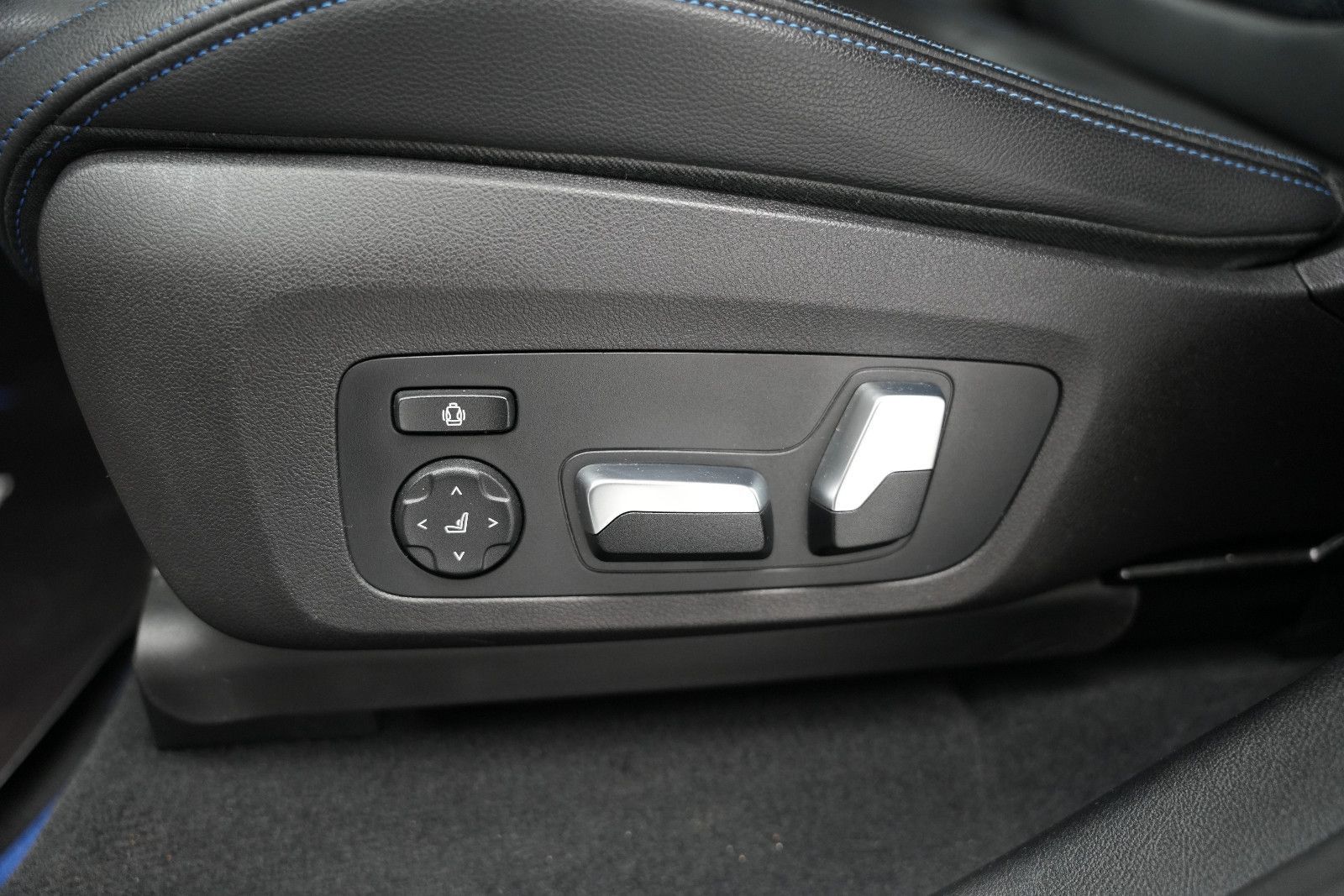 Fahrzeugabbildung BMW X4 M40 /HUD/LED/AHK/Leder/HUD/Ambiente/360°Cam/
