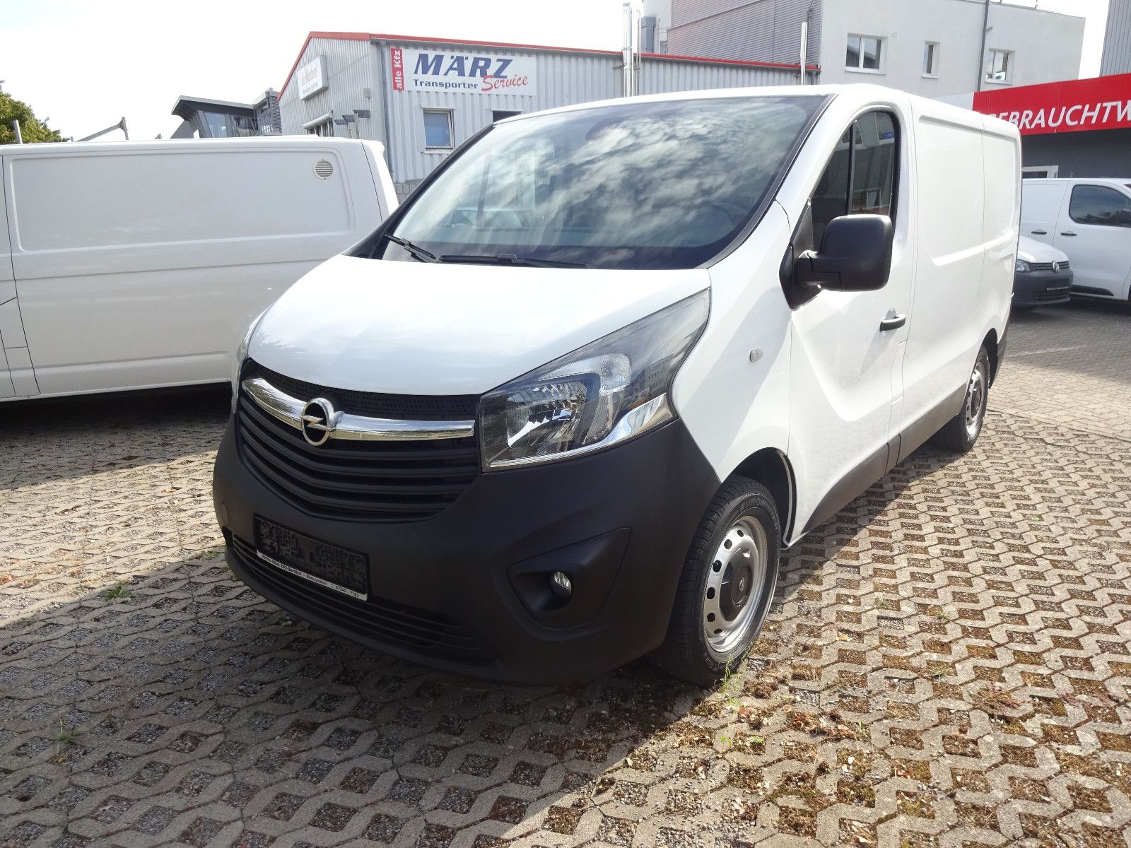 Opel Vivaro - 1
