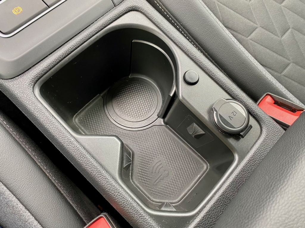 Fahrzeugabbildung Volkswagen Golf Variant 1.5 TSI Life AHK GZJR AAC KAM SHZ