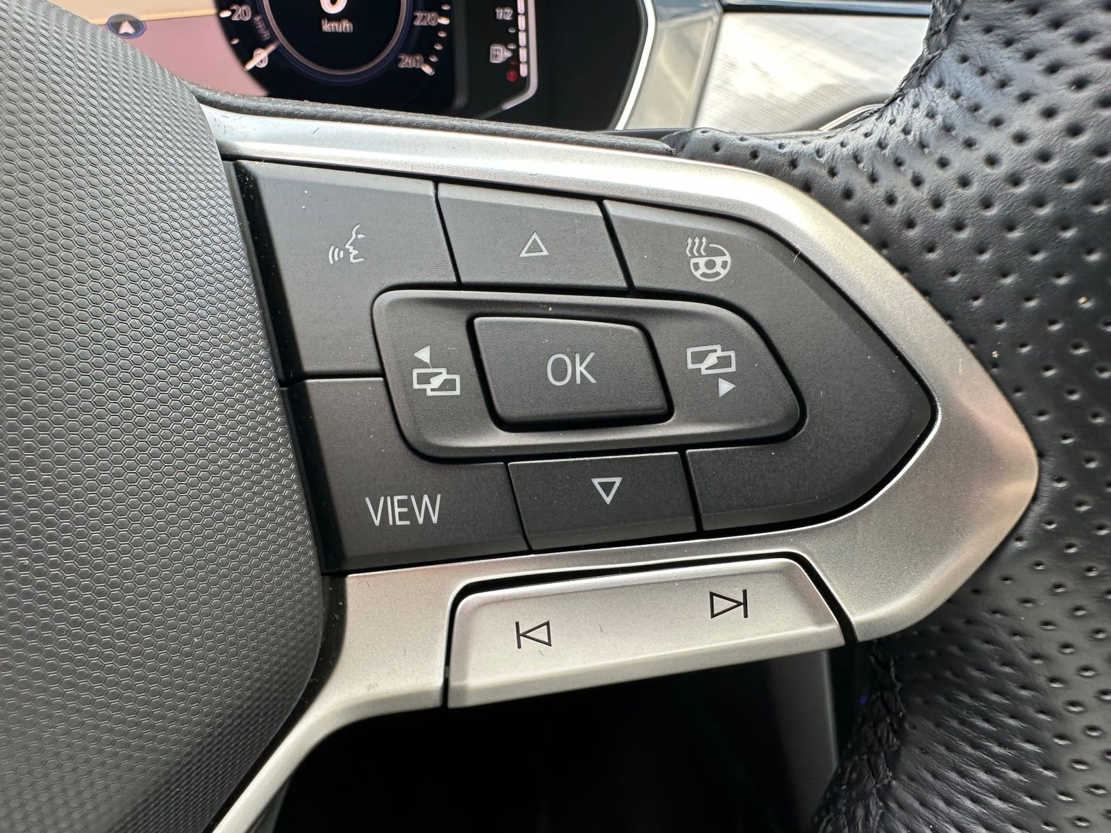 Fahrzeugabbildung Volkswagen Passat Variant 1.4 TSI DSG GTE NAV+IQ-LIGHT+PANO