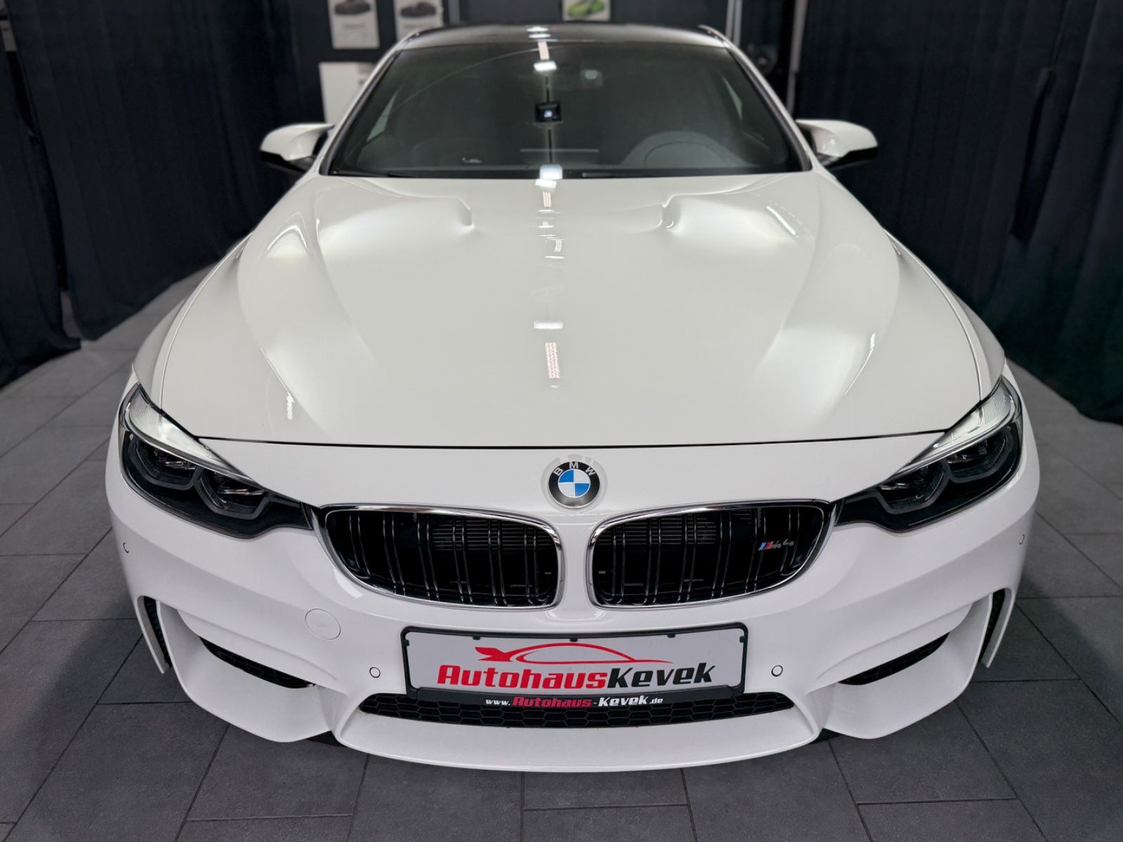 Fahrzeugabbildung BMW M4 Coupe DKG|NAVI|DEUTSCHES FAHRZEUG|LCI