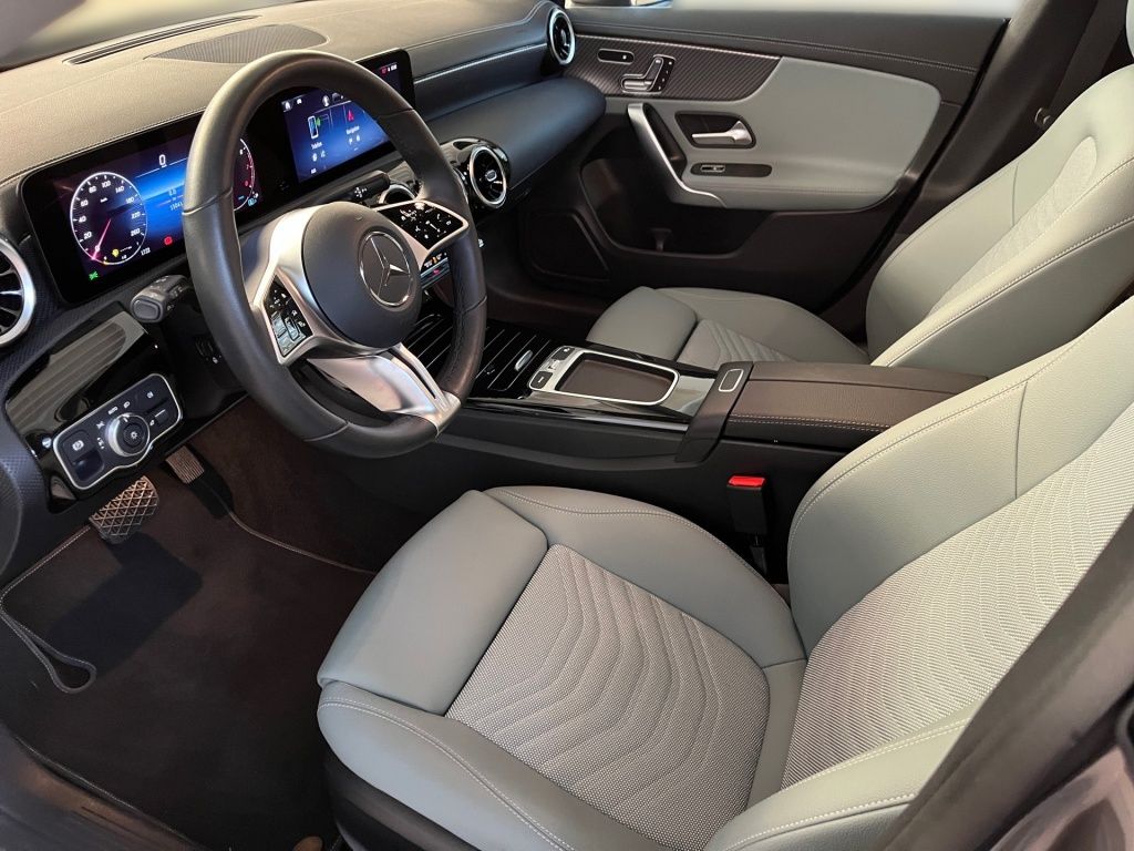 Fahrzeugabbildung Mercedes-Benz CLA 180 SB Progressive Navi LED Memory KAM DAB