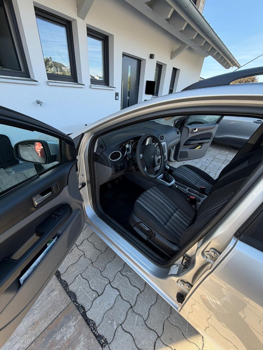 Ford Focus 2010 — photo 6