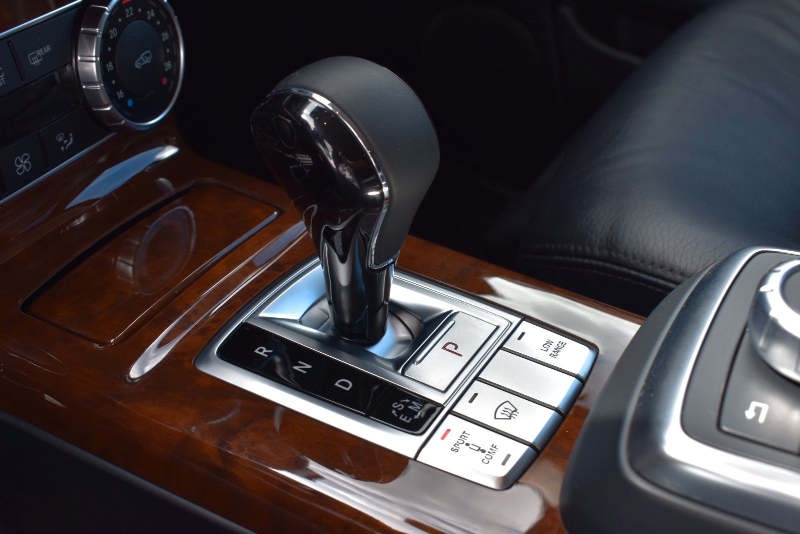 Fahrzeugabbildung Mercedes-Benz G 500 V8 1.HAND/AHK/SD/LEDER/KAMERA/TOTWINKEL