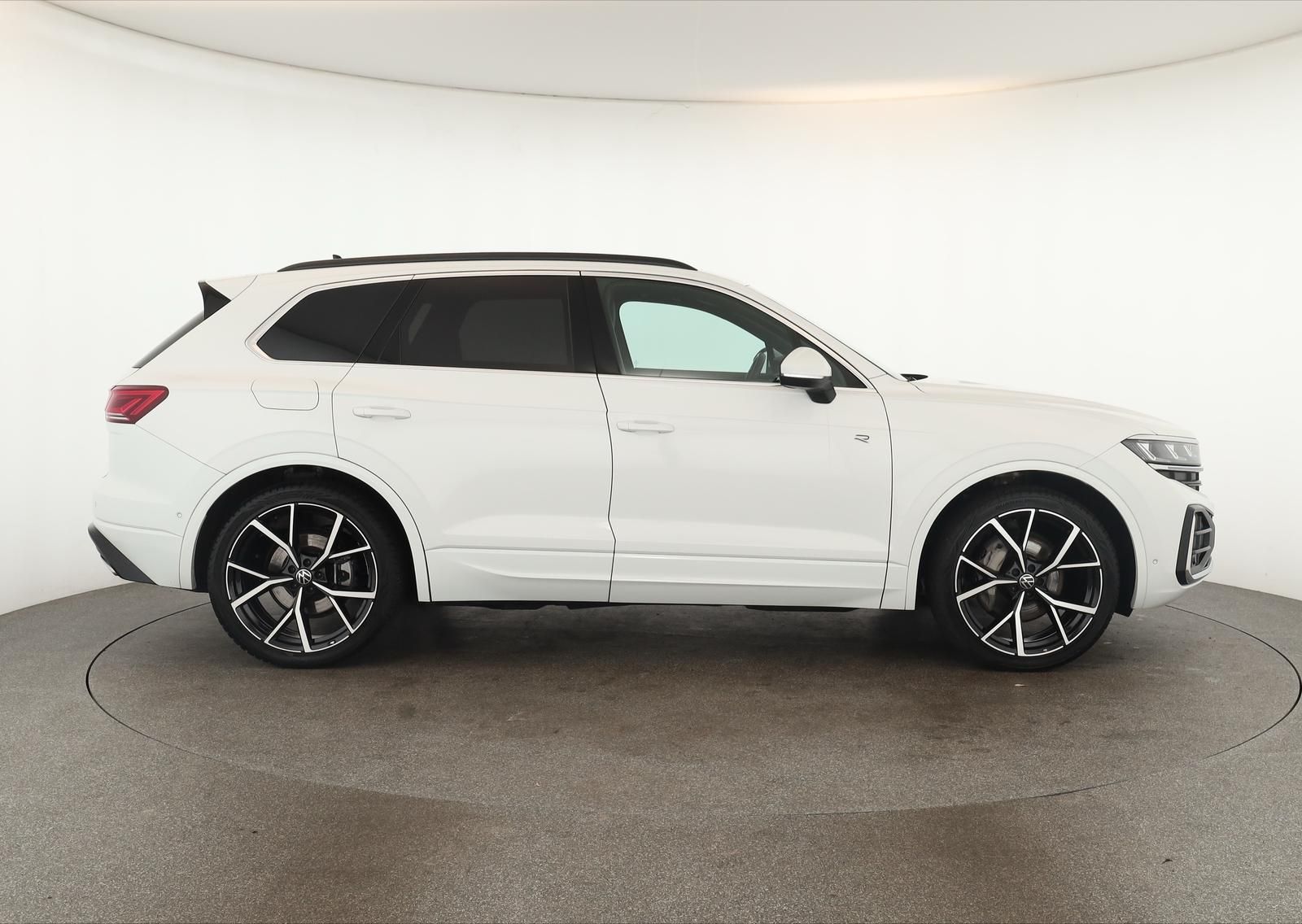 Volkswagen Touareg 3.0 TDI 4M R-Line Leder Pano DCC 22 AHK foto 4