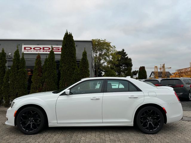 Chrysler 300 S 5,7L Hemi  Panorama/SHZ/Leder