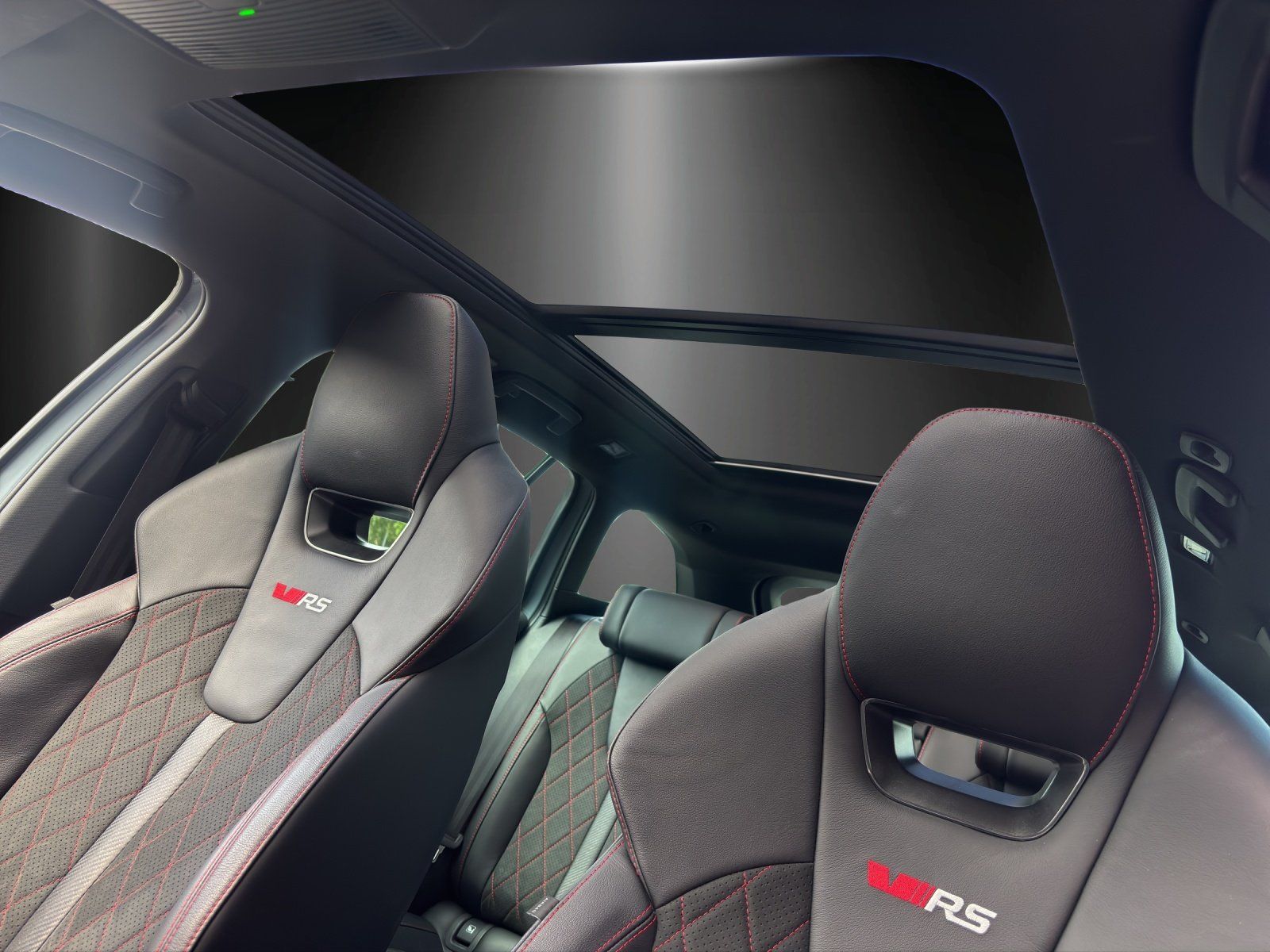 Fahrzeugabbildung SKODA Octavia Combi RS Final Edition 2,0 TDI 147 kW DS
