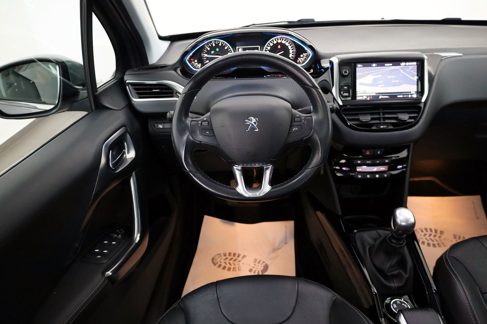 Fahrzeugabbildung Peugeot 2008 Allure Leder,Navi,Panorama,Kamera,SH,PDC