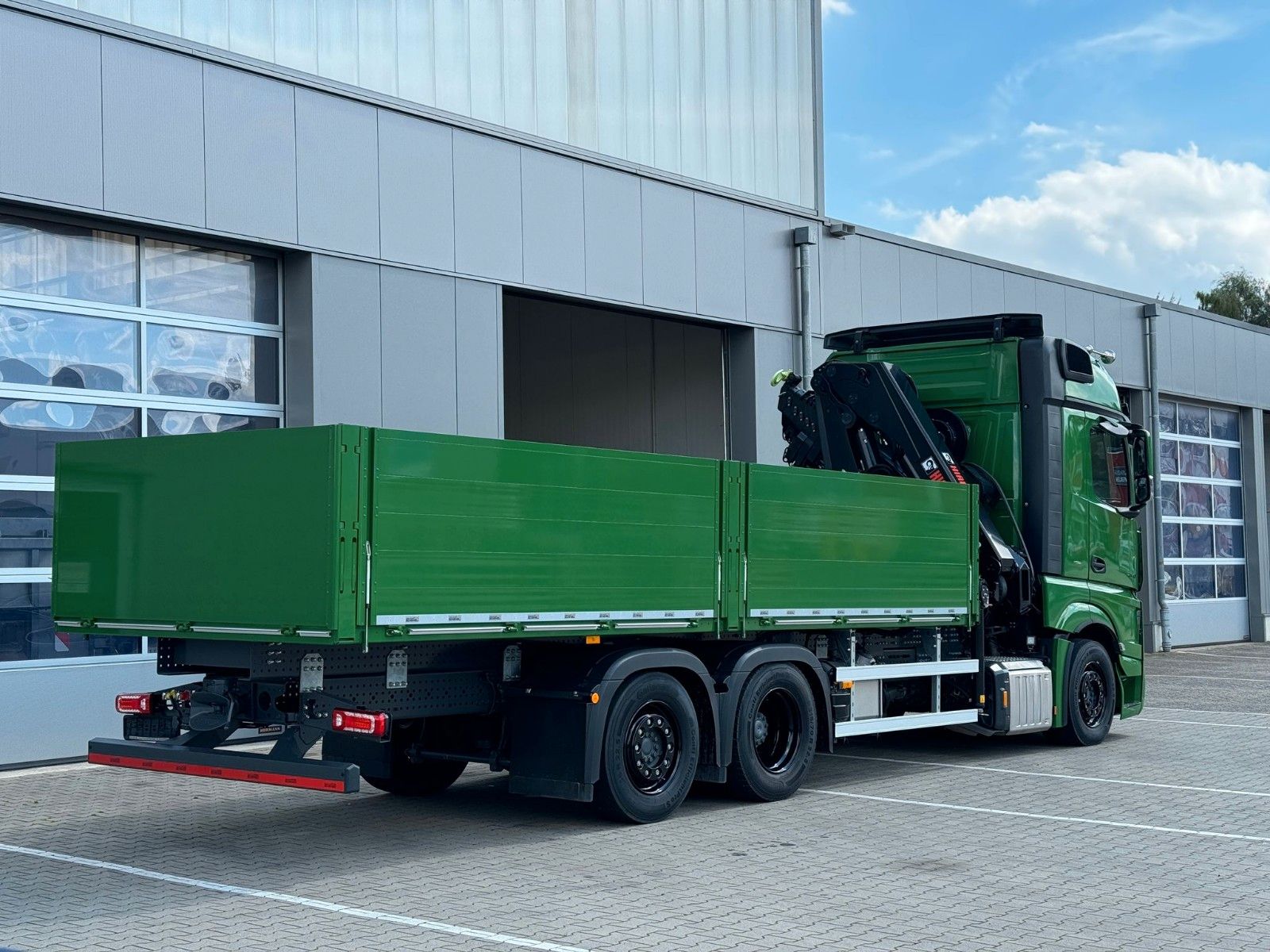 Fahrzeugabbildung Mercedes-Benz Actros 2548  Pritsche HIAB X-HiDuo 228E-6 Seilw.