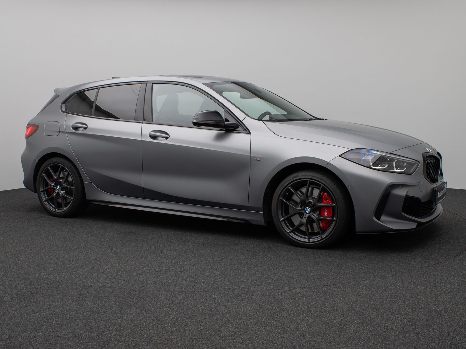 Fahrzeugabbildung BMW M135i xD Panorama Kamera HUD DAB H/K Komfort 18"
