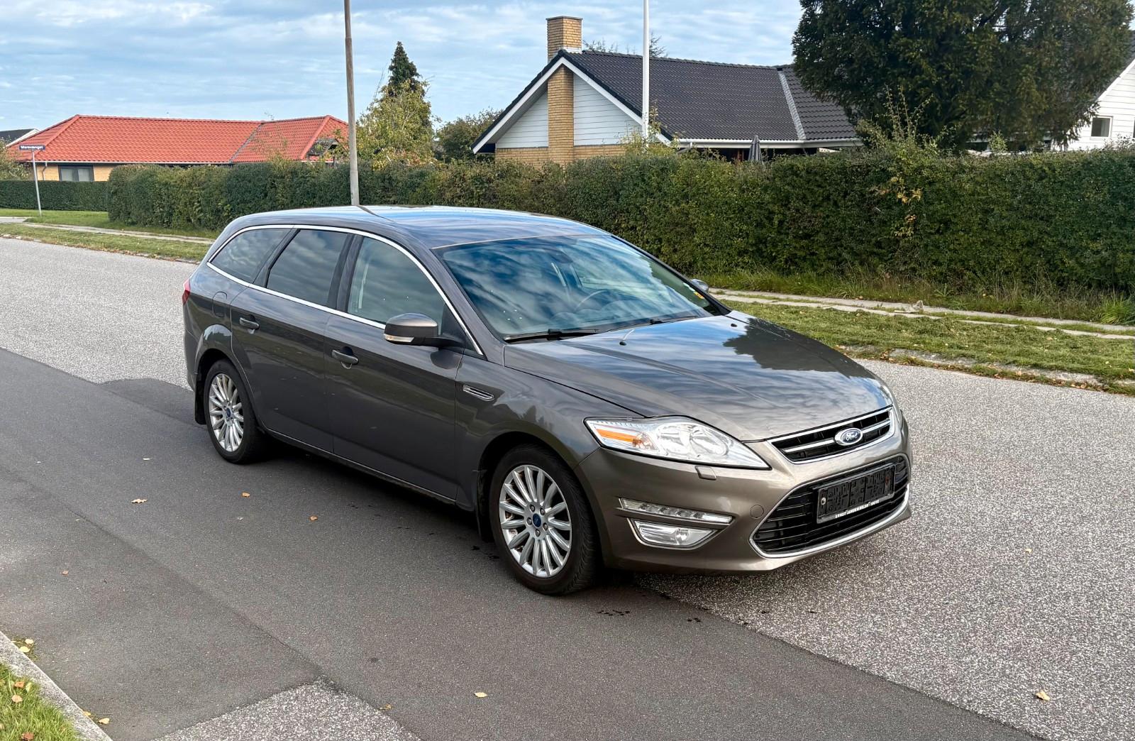 Ford Mondeo 2011 — салон