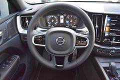 Fahrzeugabbildung Volvo XC60 B4 D AWD Autom. R-Design*STHZG*RFK*ACC