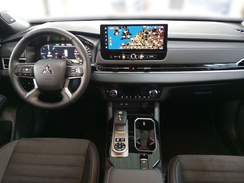 Fahrzeugabbildung Mitsubishi Outlander Plug-in Hybrid 2.4L Select