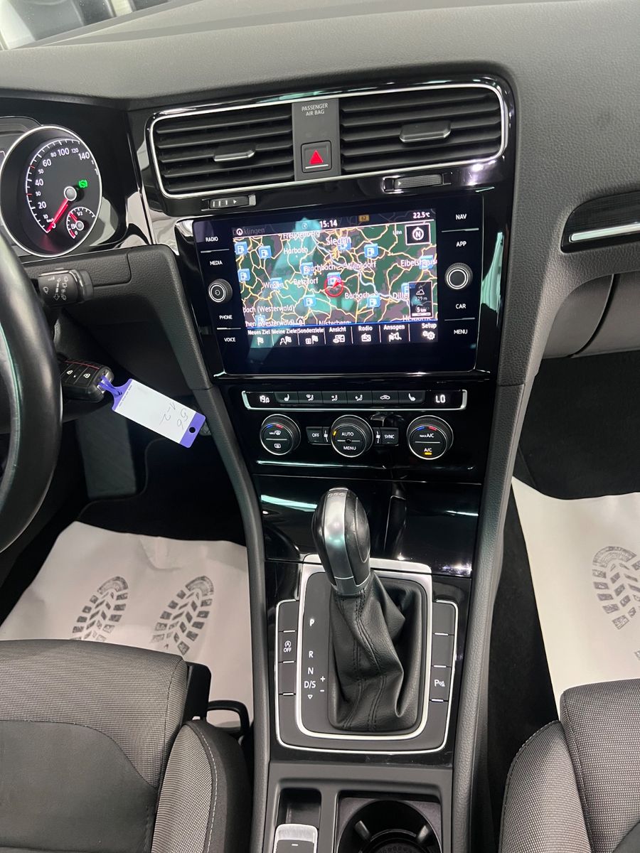 Fahrzeugabbildung Volkswagen Golf VII Variant Highline*Automatik