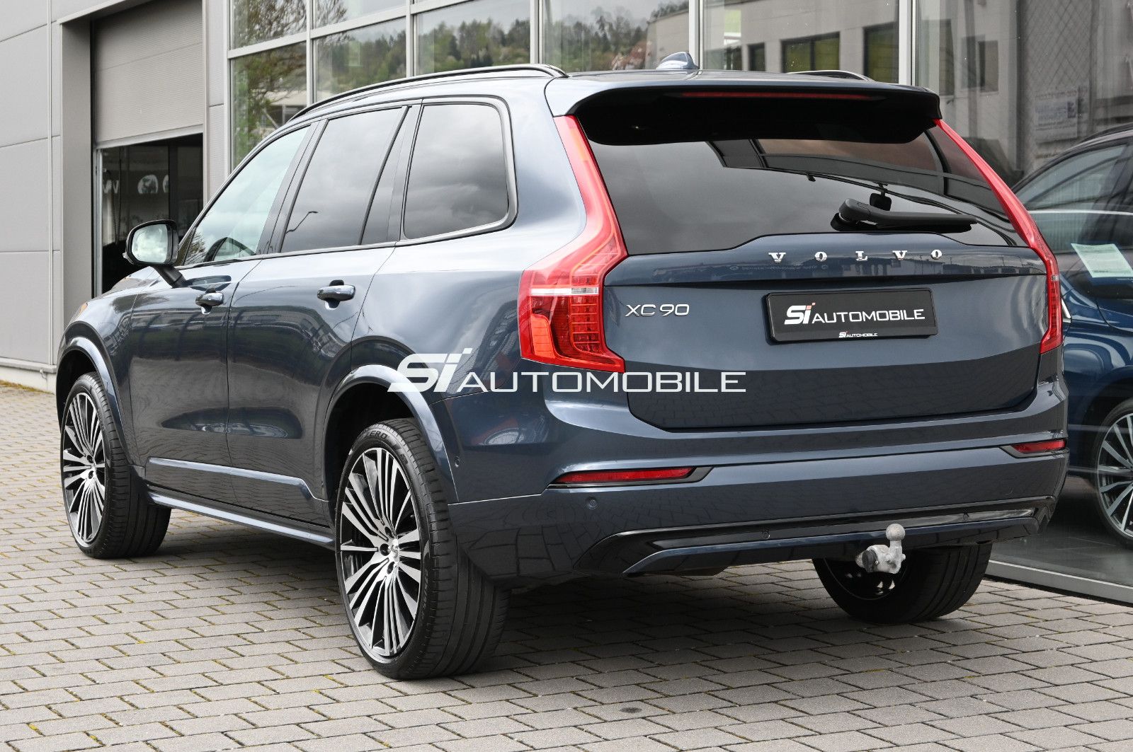 Fahrzeugabbildung Volvo XC90 B5 D AWD R-Design °AHK°STANDHEIZ°PANO°22"°