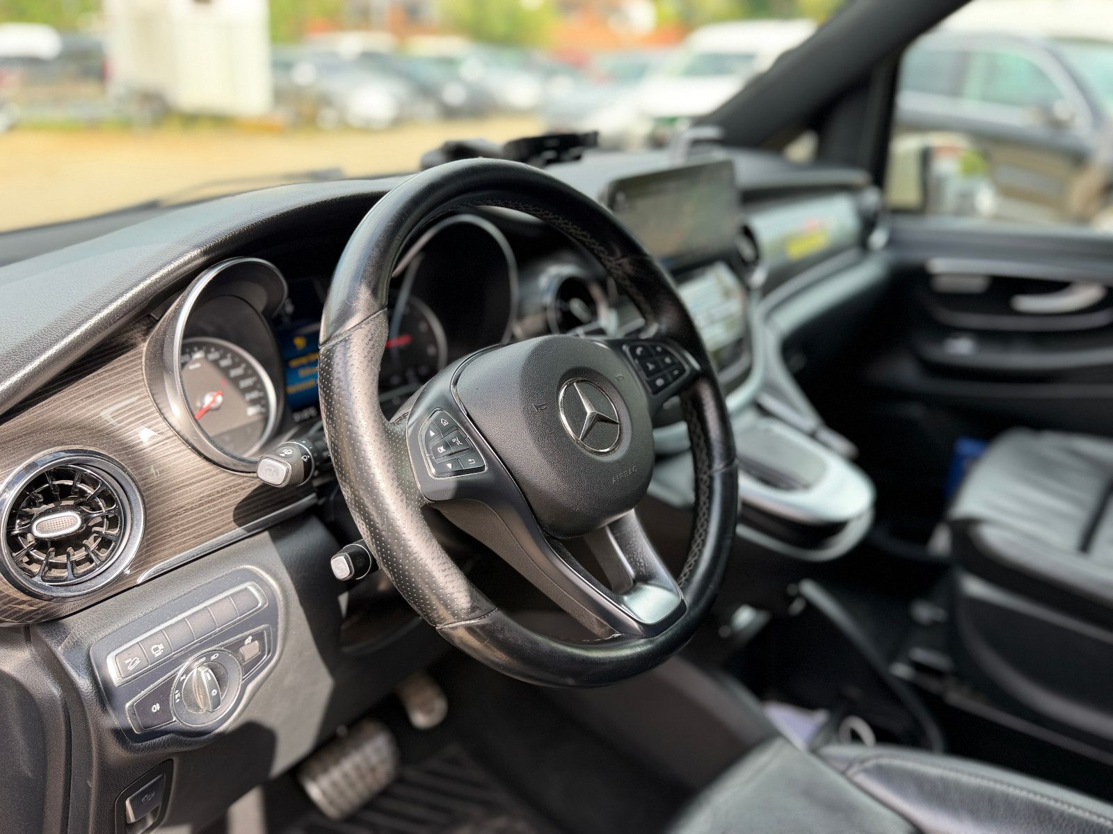 Fahrzeugabbildung Mercedes-Benz V 250 d 4MATIC extralang |360°|LED|TAXI