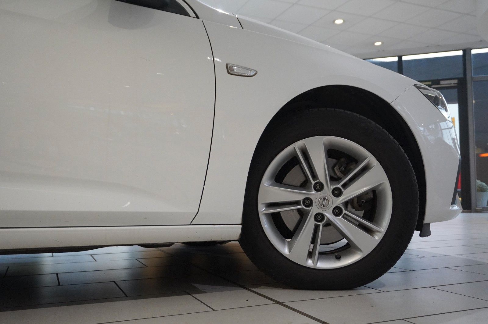 Fahrzeugabbildung Opel Insignia B ST 2.0T BUSINESS NAVI/LED/KAMERA/DAB+