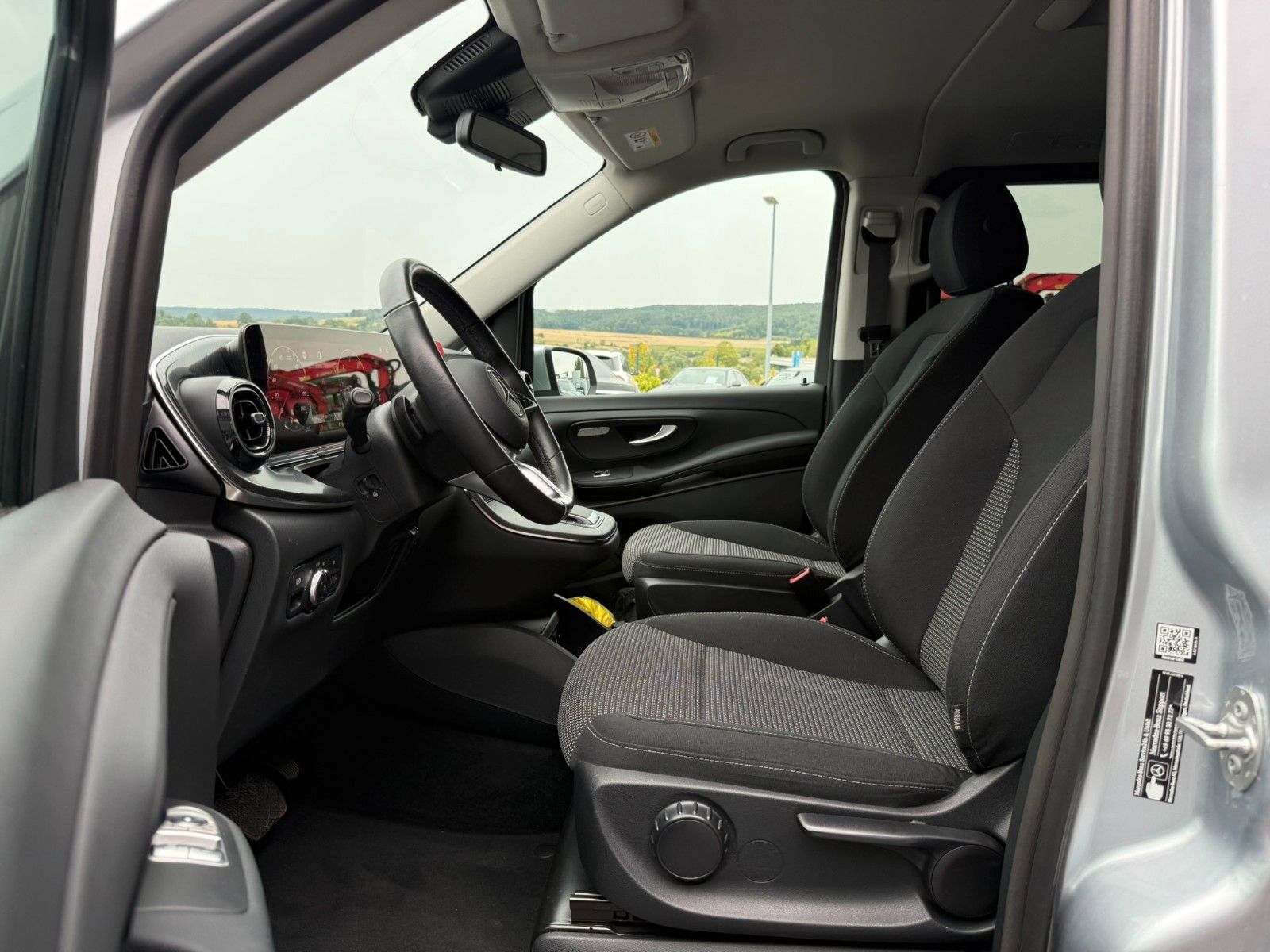 Fahrzeugabbildung Mercedes-Benz V 250 d Kompakt DISTRONIC AHK2,5to Kamera
