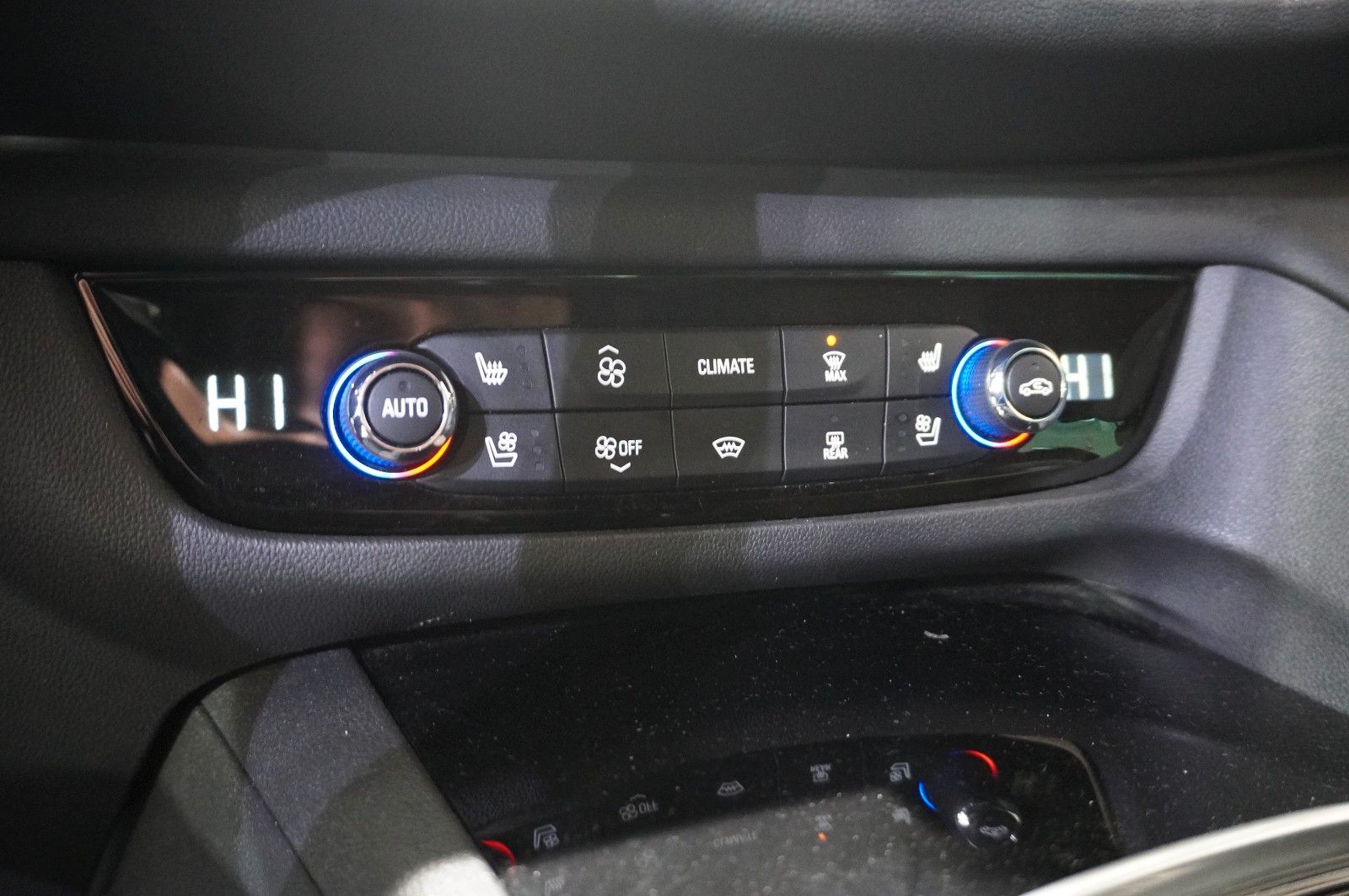 Fahrzeugabbildung Opel Insignia B ST 2.0D BUSINESS NAVI/HUD/KAMERA/AHK