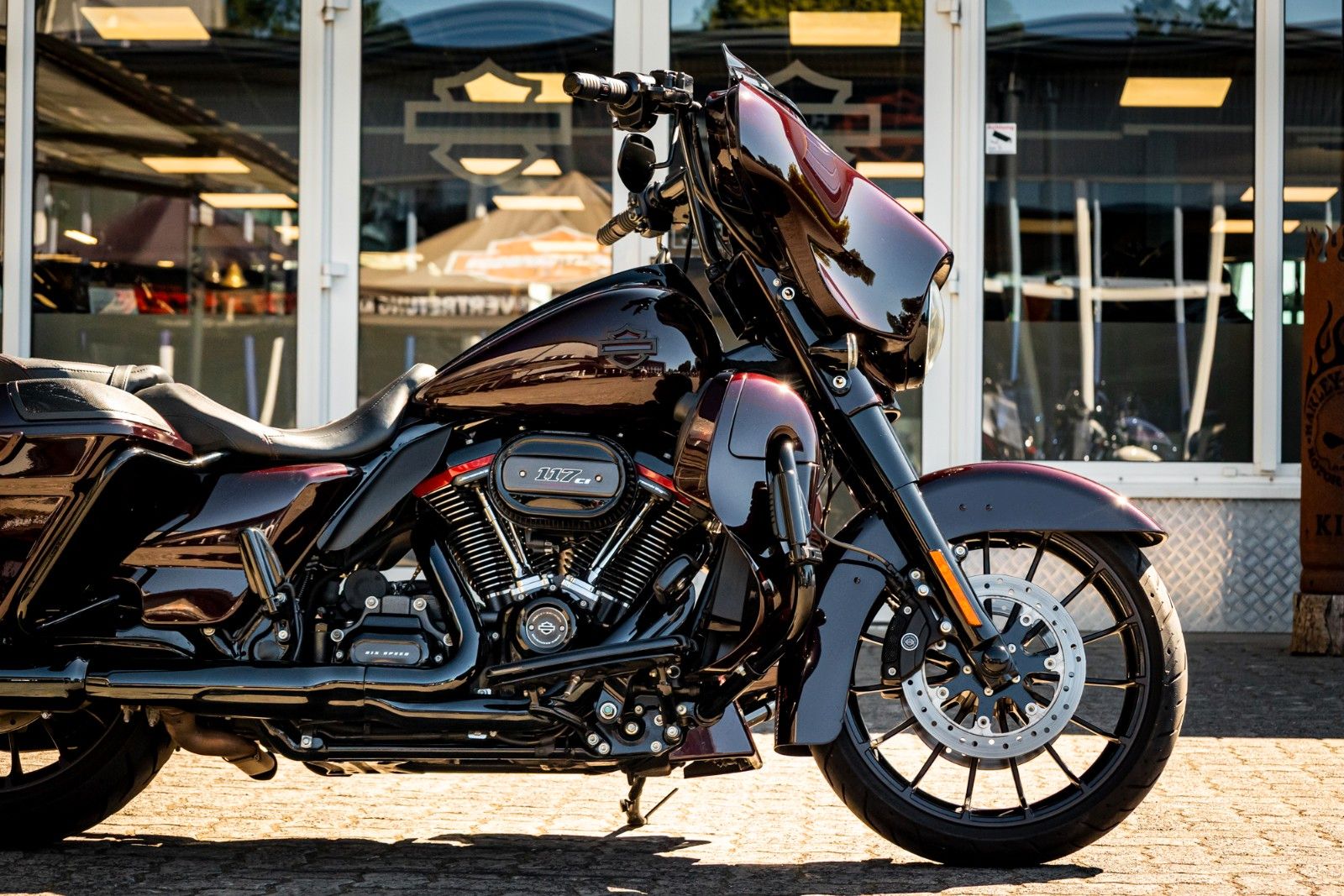 Fahrzeugabbildung Harley-Davidson CVO STREET GLIDE 117 FLHXSE