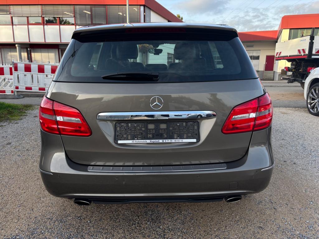 Mercedes-Benz B 180