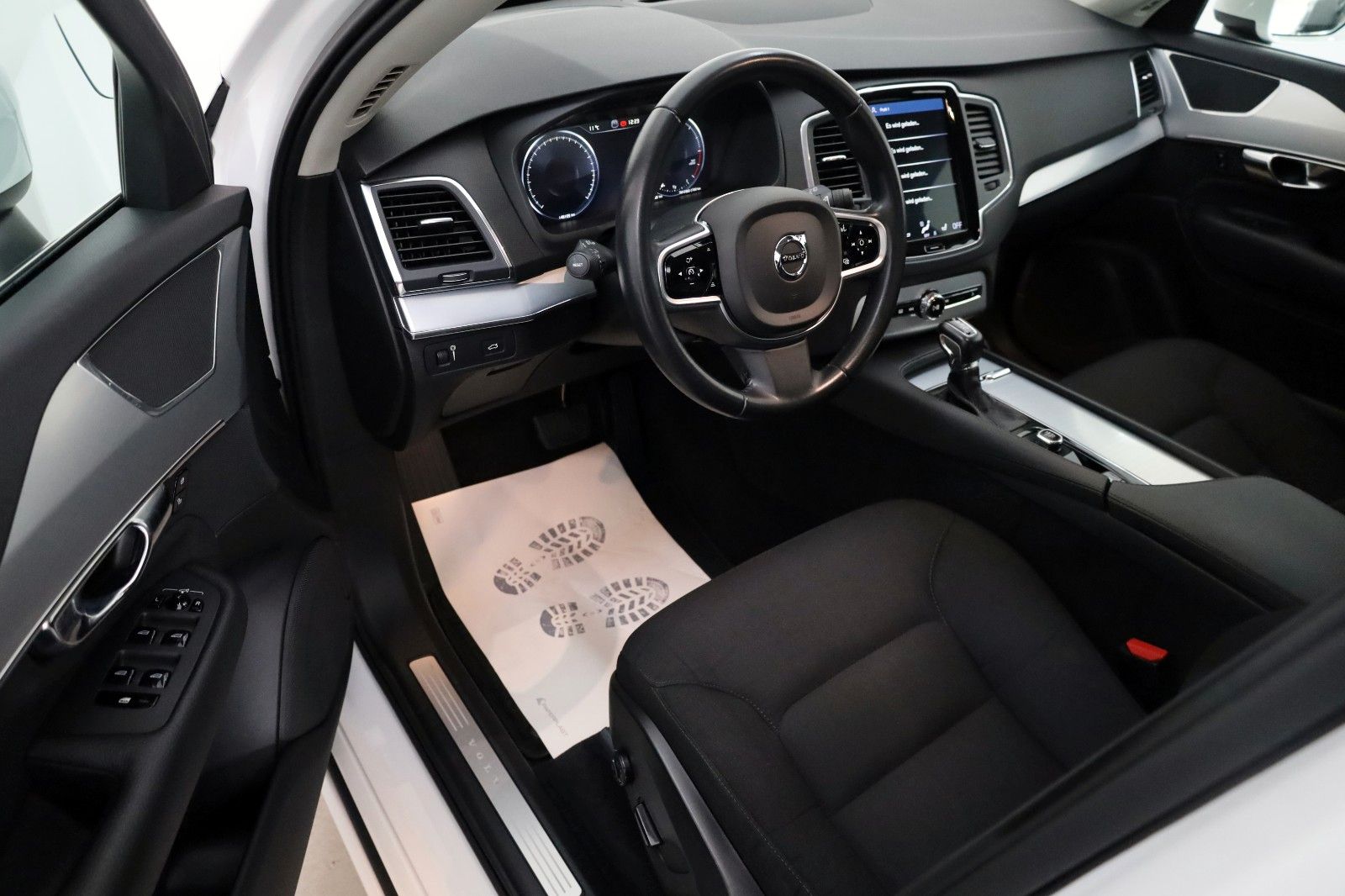 Fahrzeugabbildung Volvo XC90 Momentum AWD, Kamera, Navi, LED