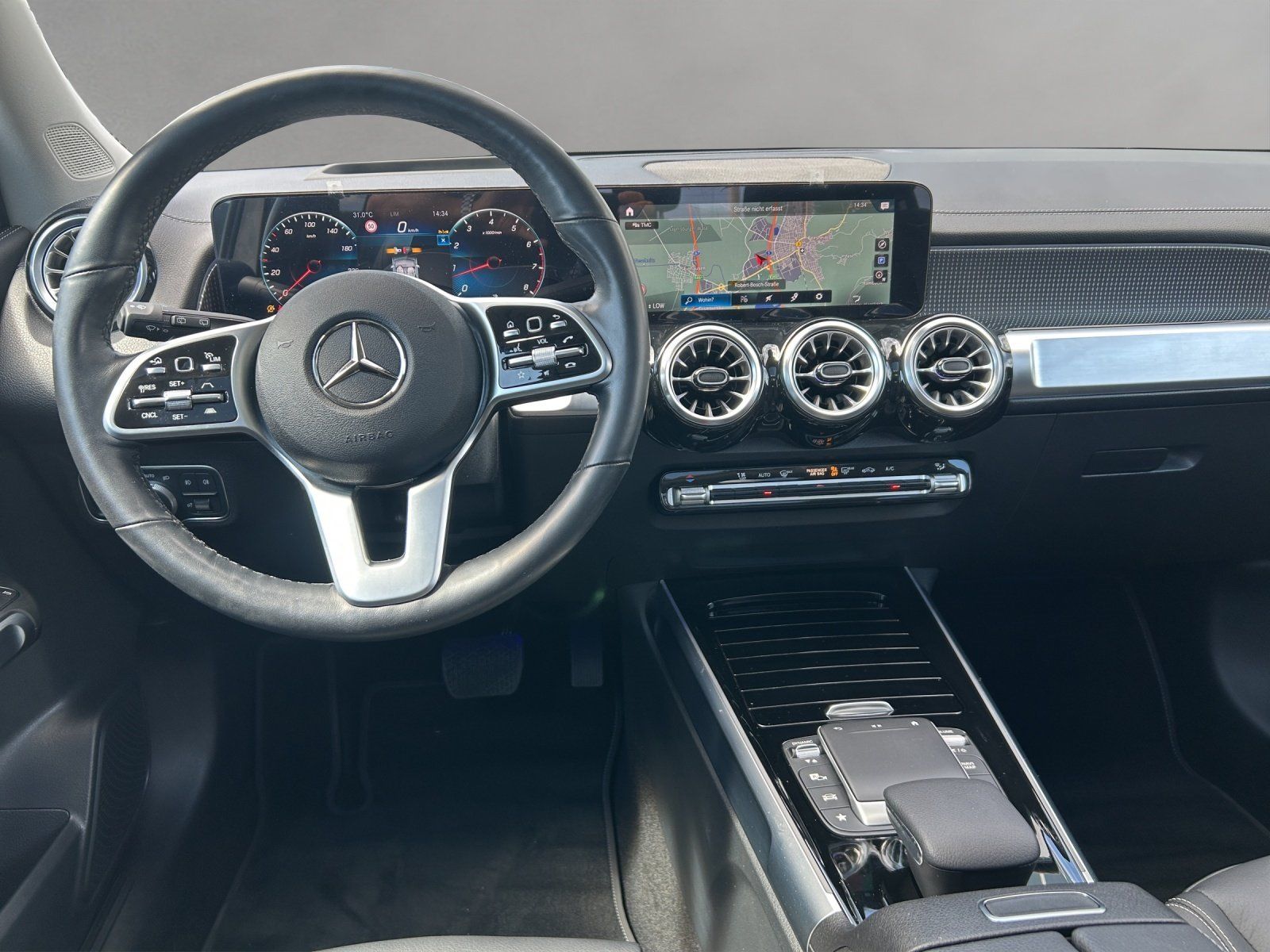 Fahrzeugabbildung Mercedes-Benz GLB250 Progr DISTR Pano MLED HighEndMBUX orig.KM