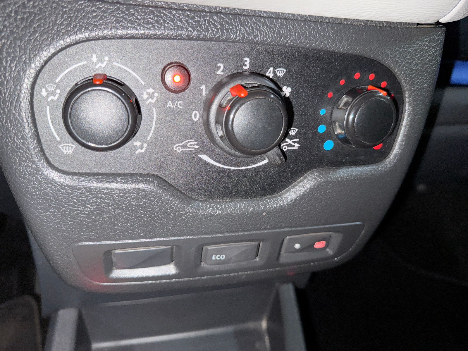 Fahrzeugabbildung Dacia Dokker Express Ambiance 1.6 LPG GAS NAVI AHK SHZ