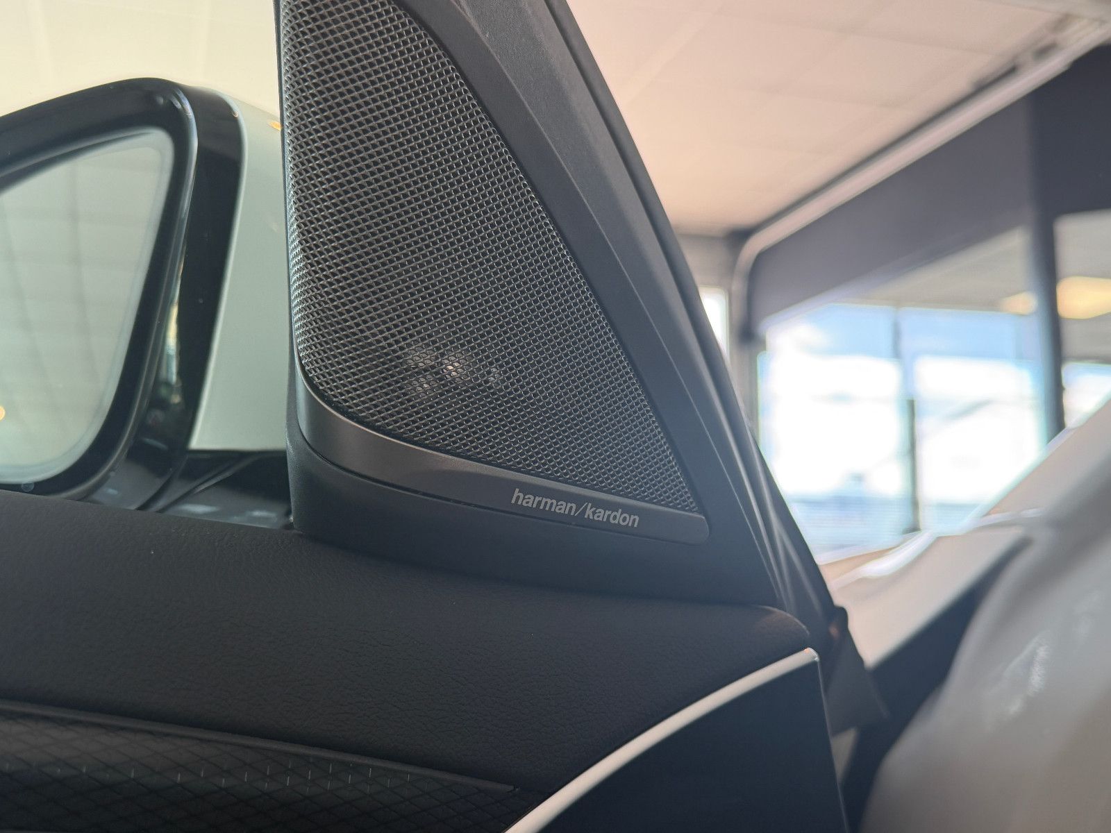 Fahrzeugabbildung BMW 530 d XDriveM Sport/M-PAKET/HARMAN-KARDON/AMBIE