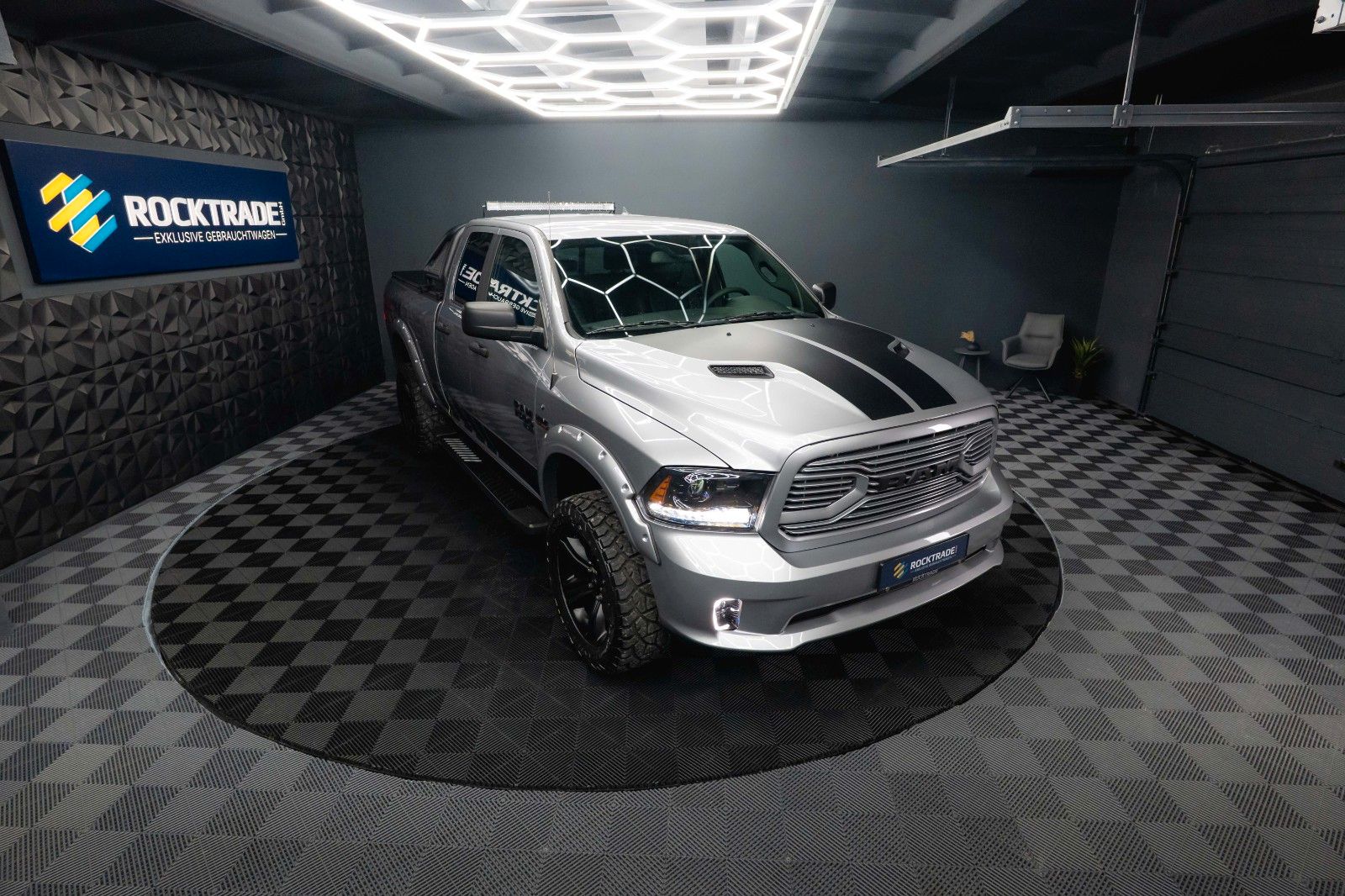 Fahrzeugabbildung Dodge RAM 5.7 V8 HEMI 4x4 OFFROAD Night LONGBED *19%*