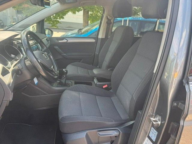Fahrzeugabbildung Volkswagen Touran Comfortline BMT LED 7 Sitze NAVI