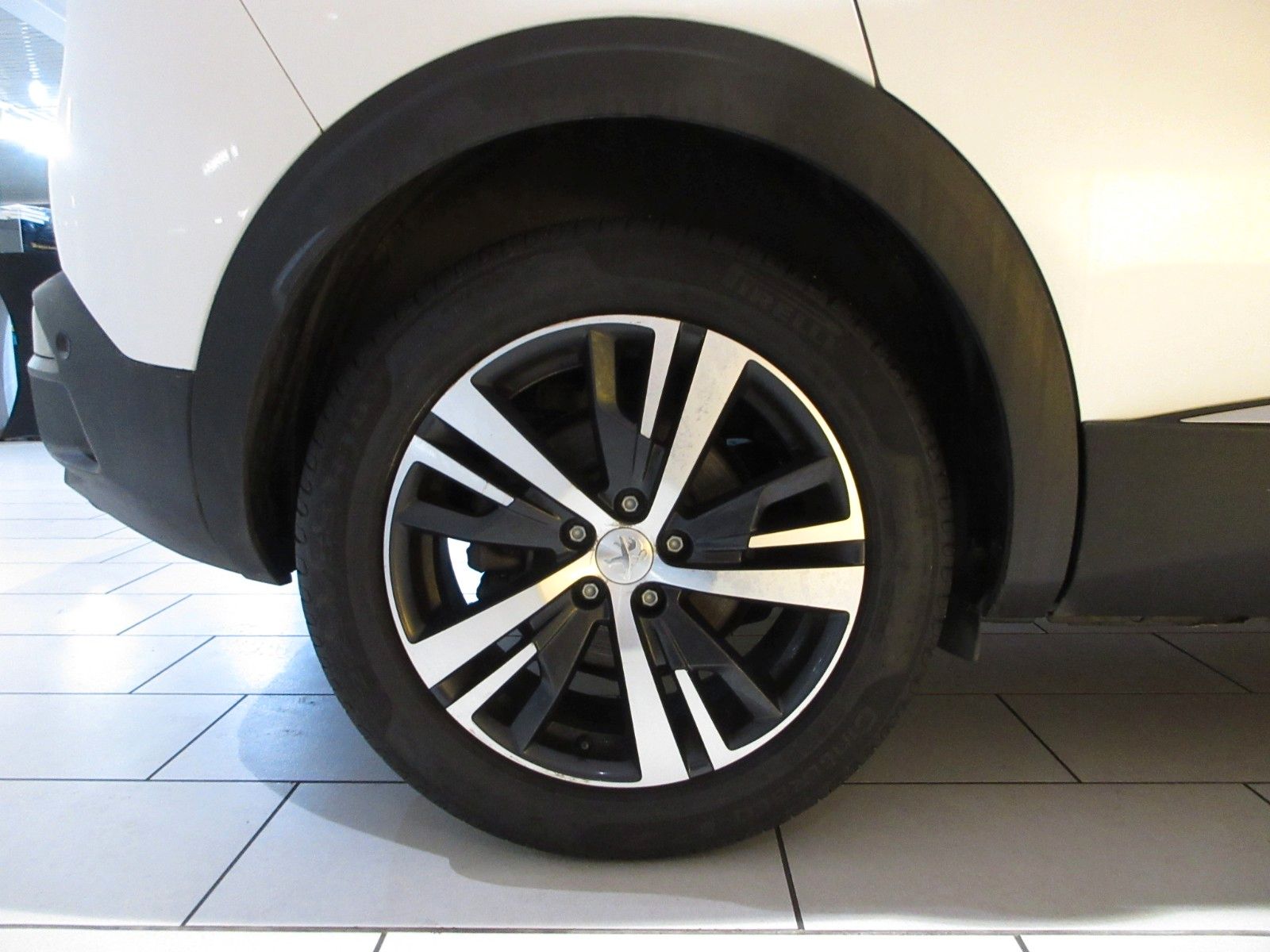 Fahrzeugabbildung Peugeot 3008 Allure 1.2T LED/NAVI/PDC/R´CAM/KEYLESS