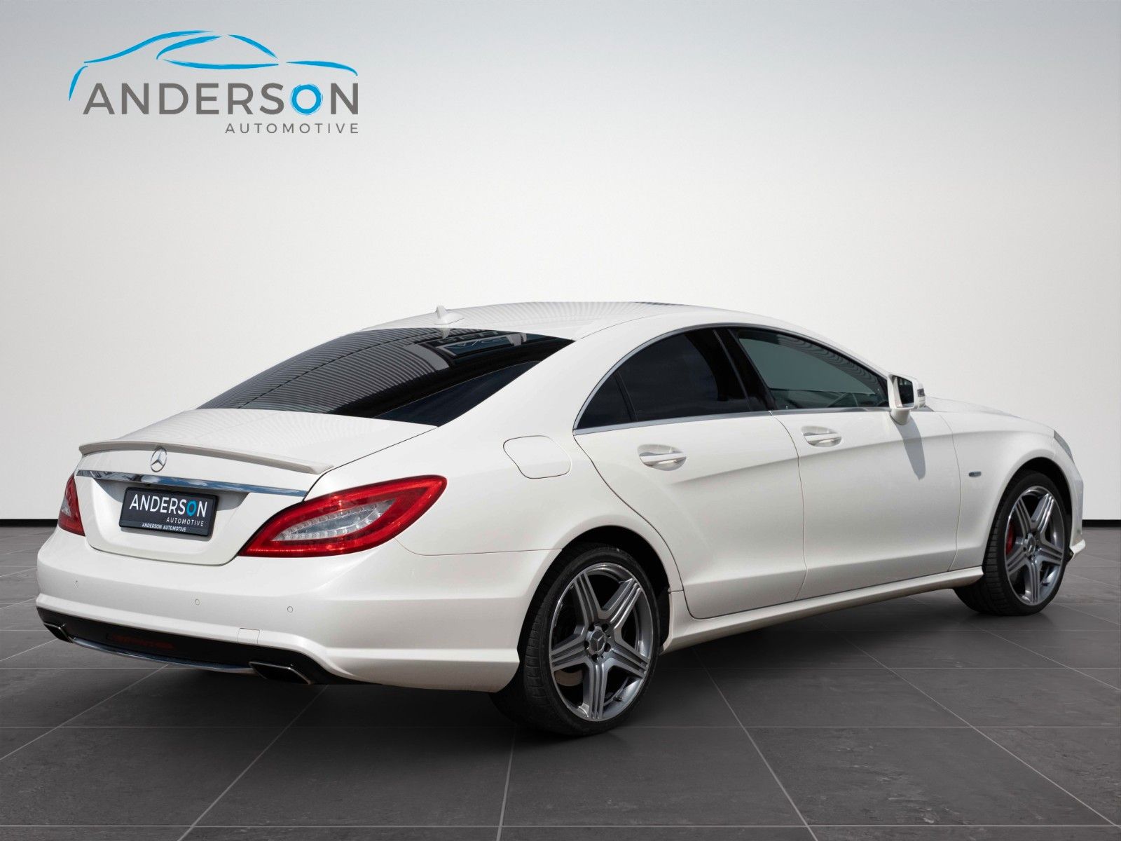 Fahrzeugabbildung Mercedes-Benz CLS 500 AMG XENON PANO LEDER MEMORY 19" TEL H&K