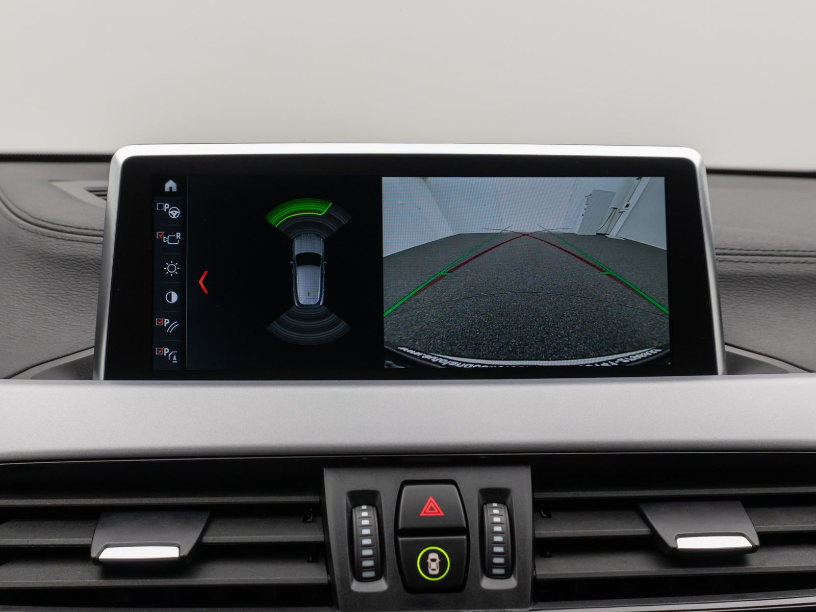 Fahrzeugabbildung BMW X2 xD25e Kamera DAB HiFi Navi Komfort Sport LED
