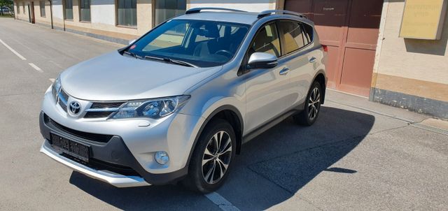 Toyota RAV 4 2,2 D-4D 4x4 Aut./Nav/Cam/Keyless/18"