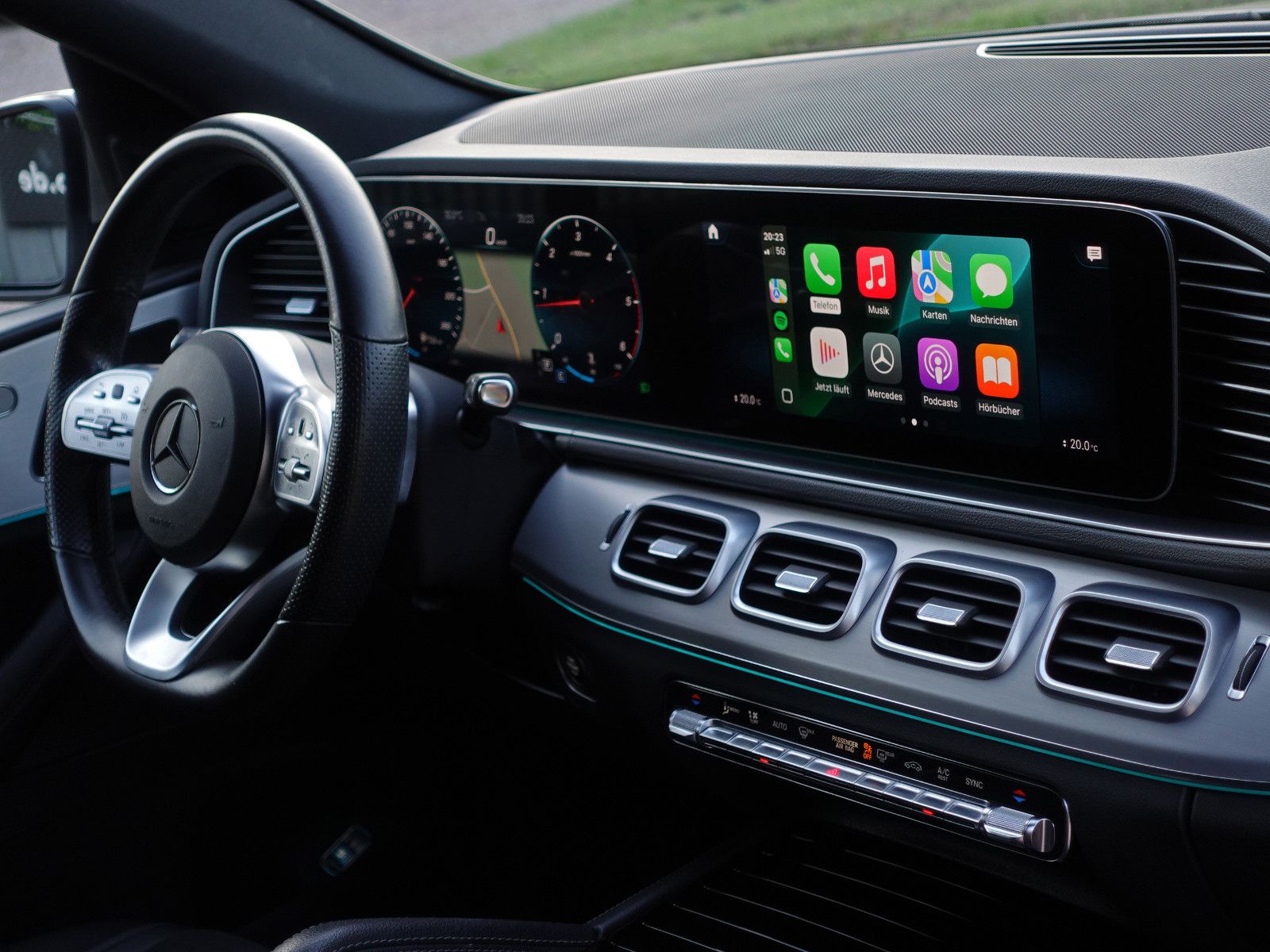 Fahrzeugabbildung Mercedes-Benz GLE 300d 4MATIC 9G-Tronic AMG Line M-BEAM AHK